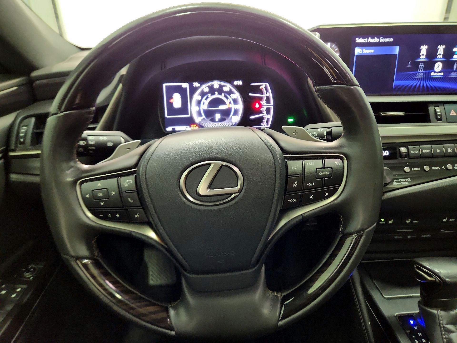 Thumbnail: 2019 Lexus ES - 10