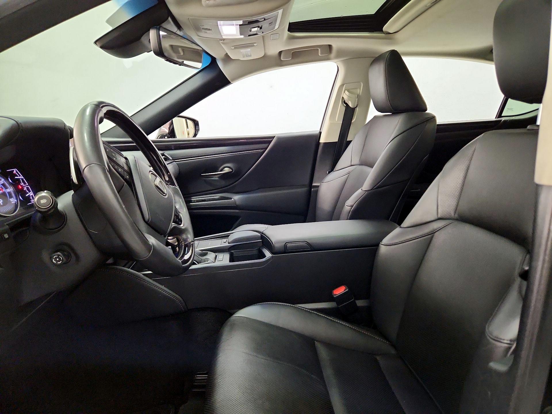 Thumbnail: 2019 Lexus ES - 11