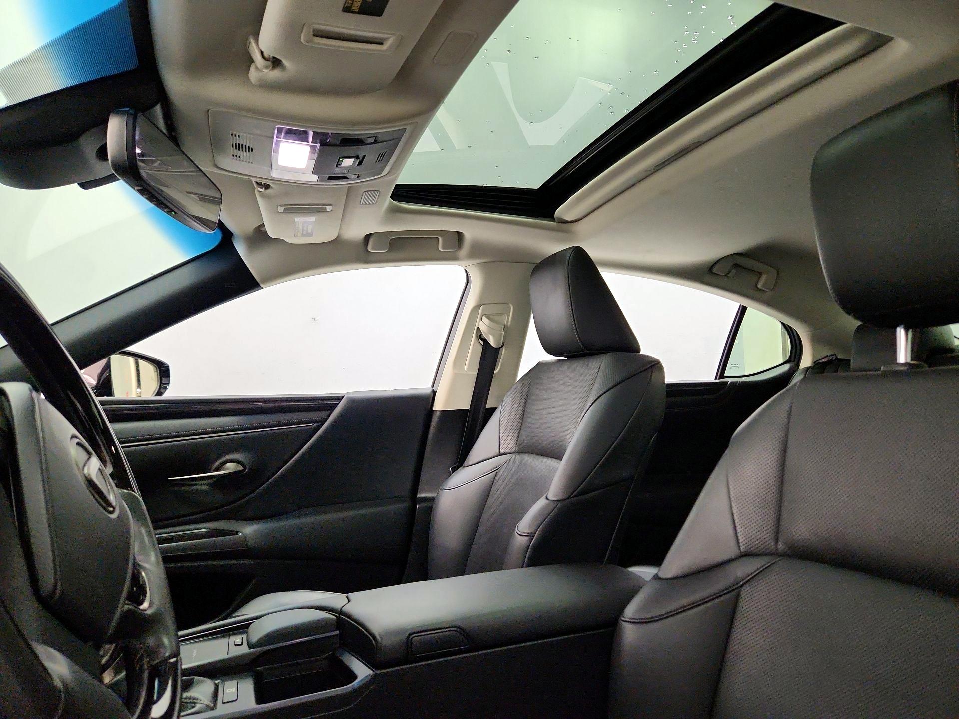 Thumbnail: 2019 Lexus ES - 19