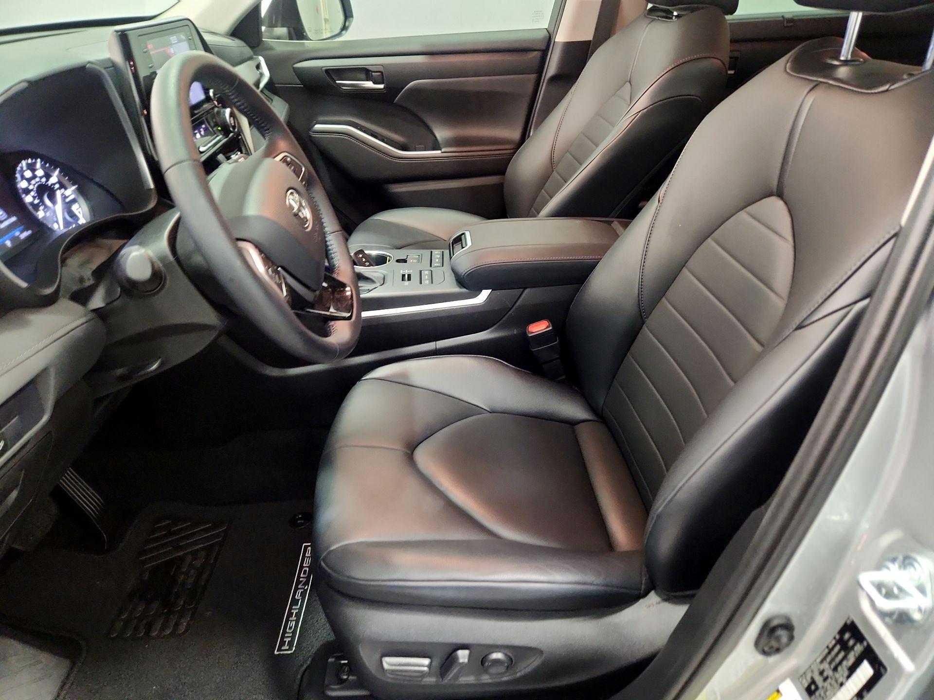 Thumbnail: 2021 Toyota Highlander - 11