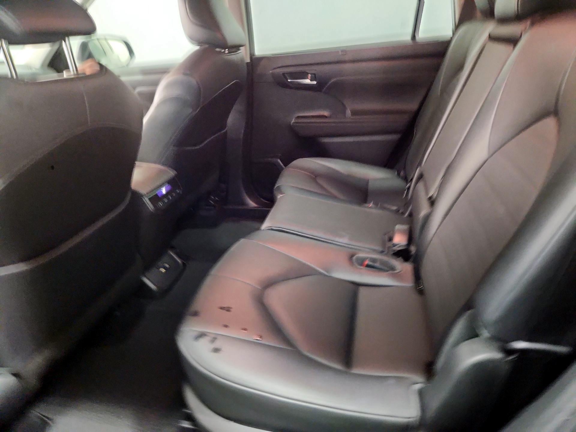 Thumbnail: 2021 Toyota Highlander - 19