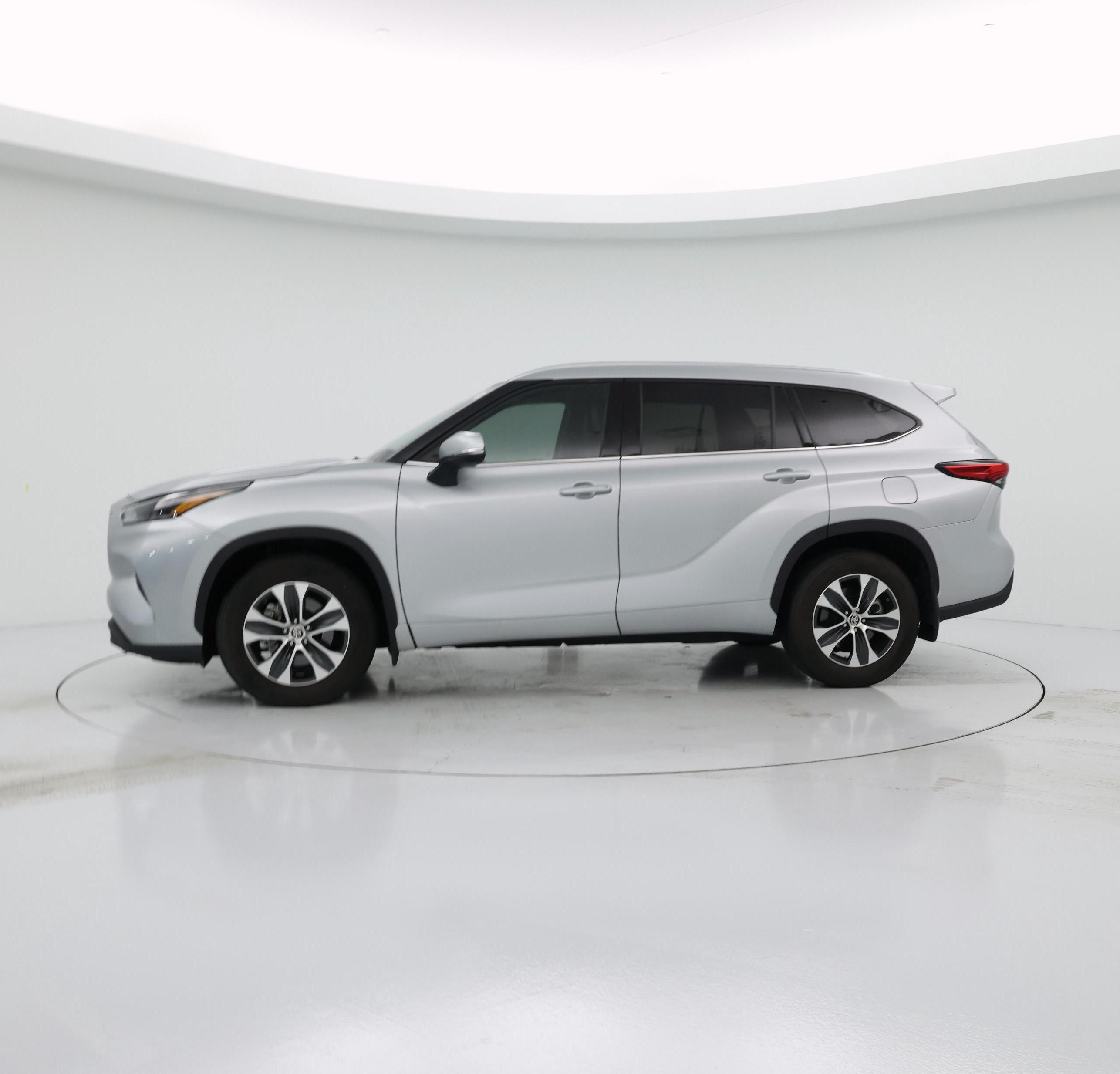 Thumbnail: 2021 Toyota Highlander - 3