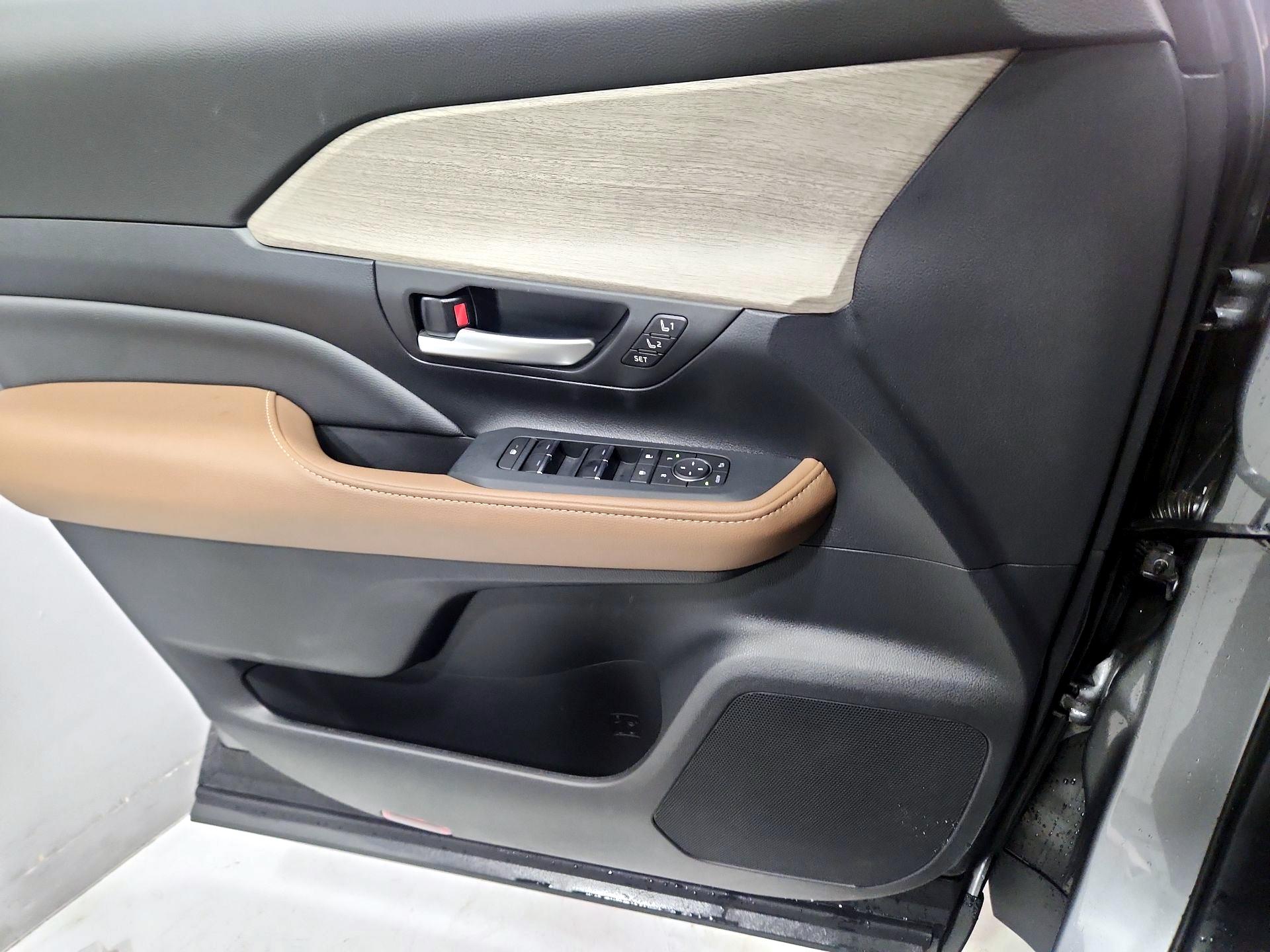 Thumbnail: 2026 Toyota Grand Highlander - 12