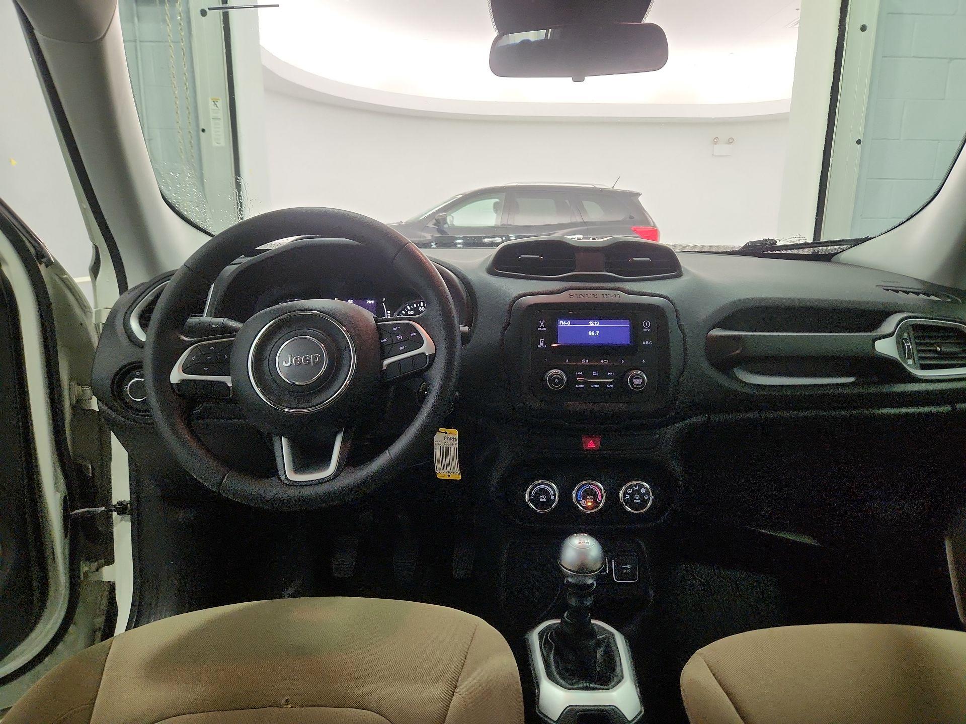 Thumbnail: 2015 Jeep Renegade - 9