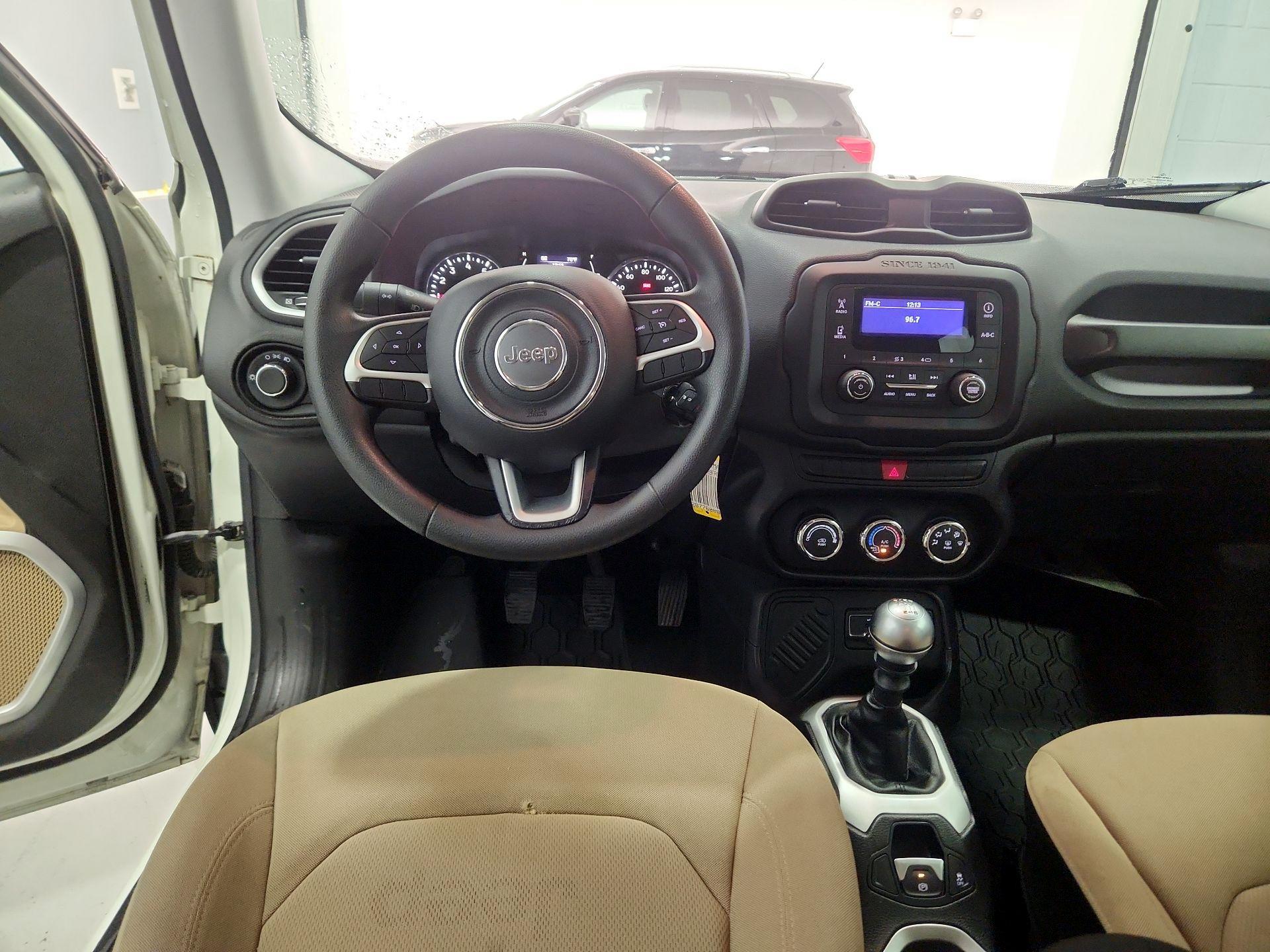 Thumbnail: 2015 Jeep Renegade - 10