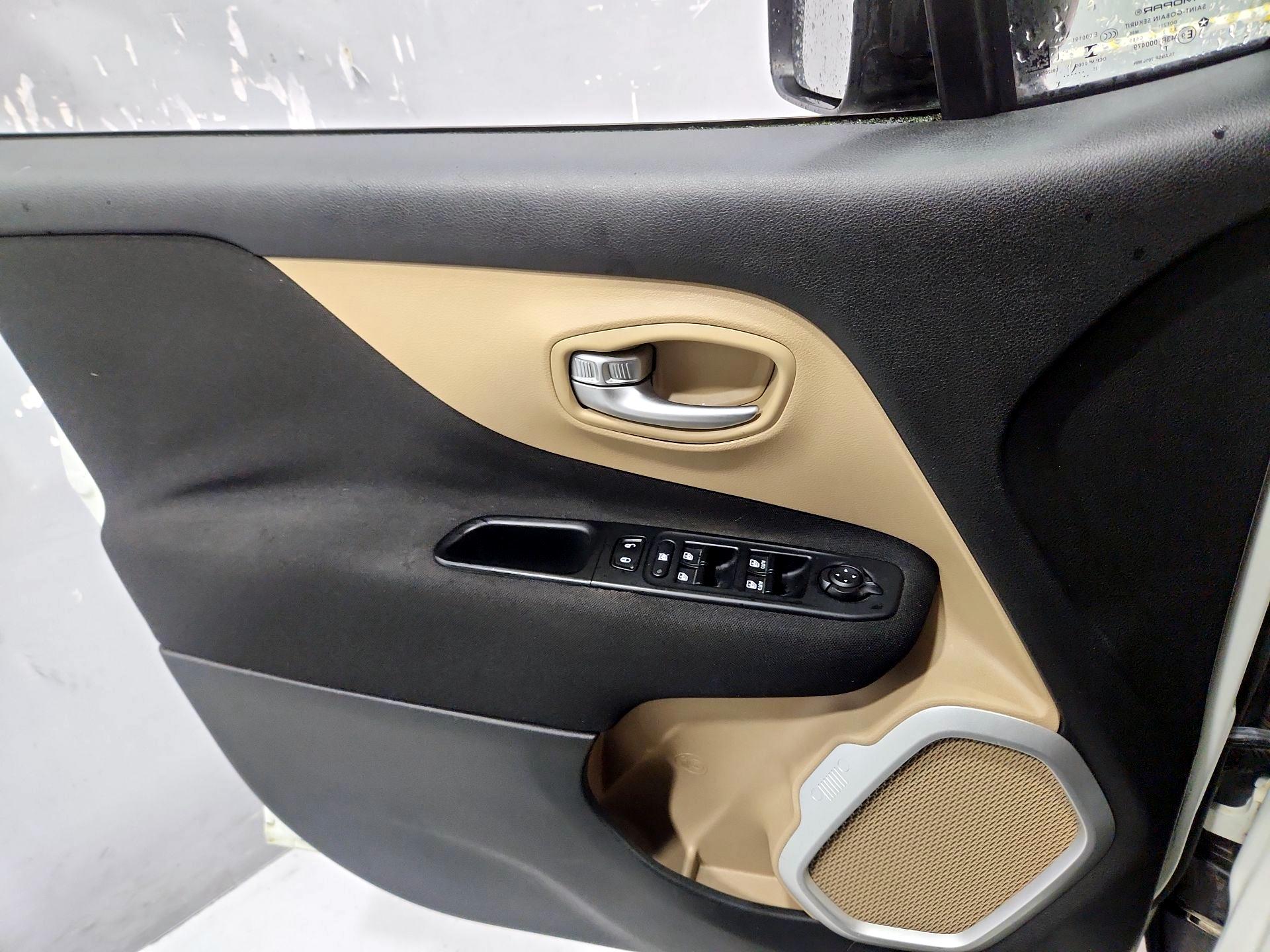 Thumbnail: 2015 Jeep Renegade - 12
