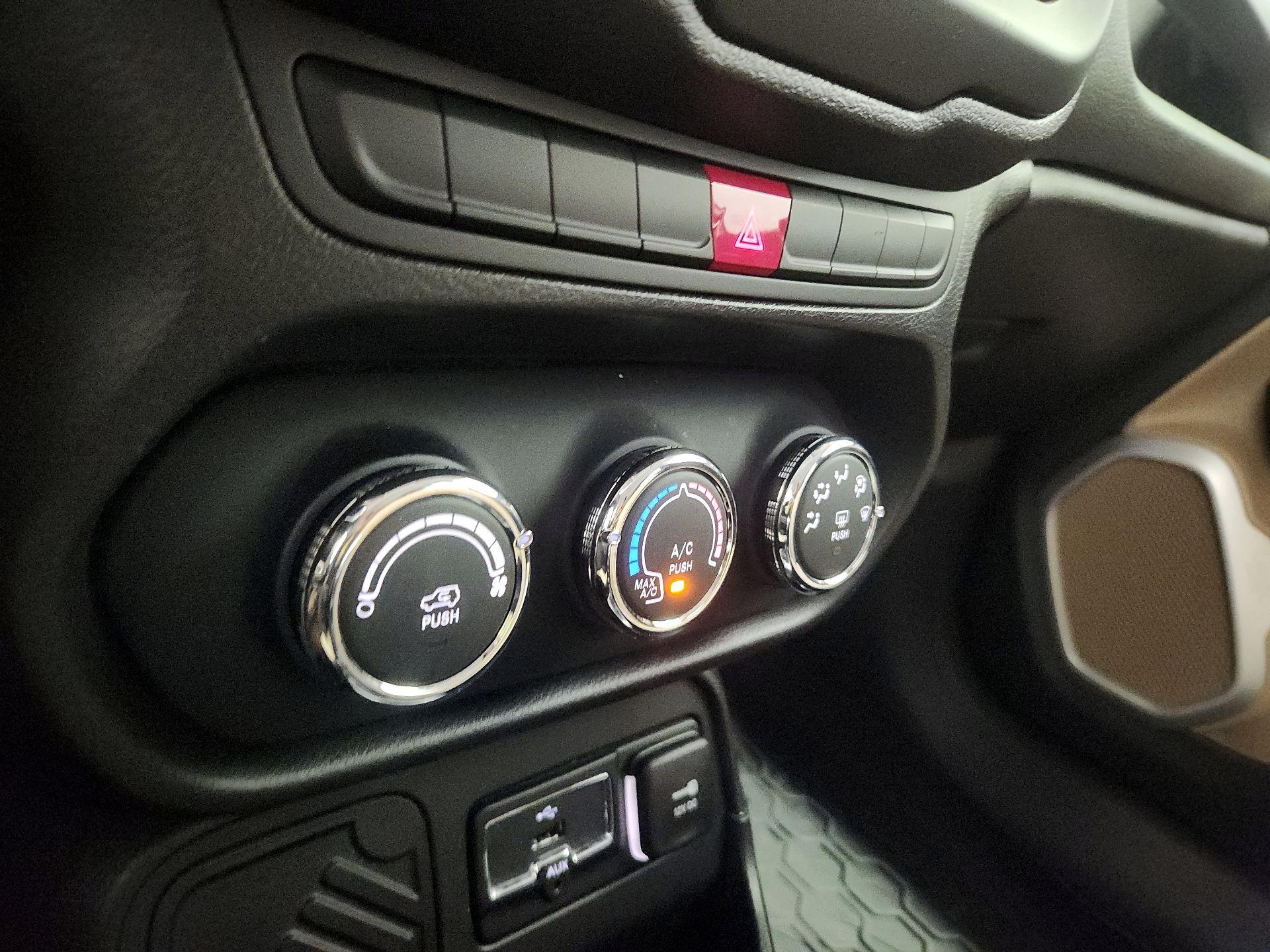 Thumbnail: 2015 Jeep Renegade - 15