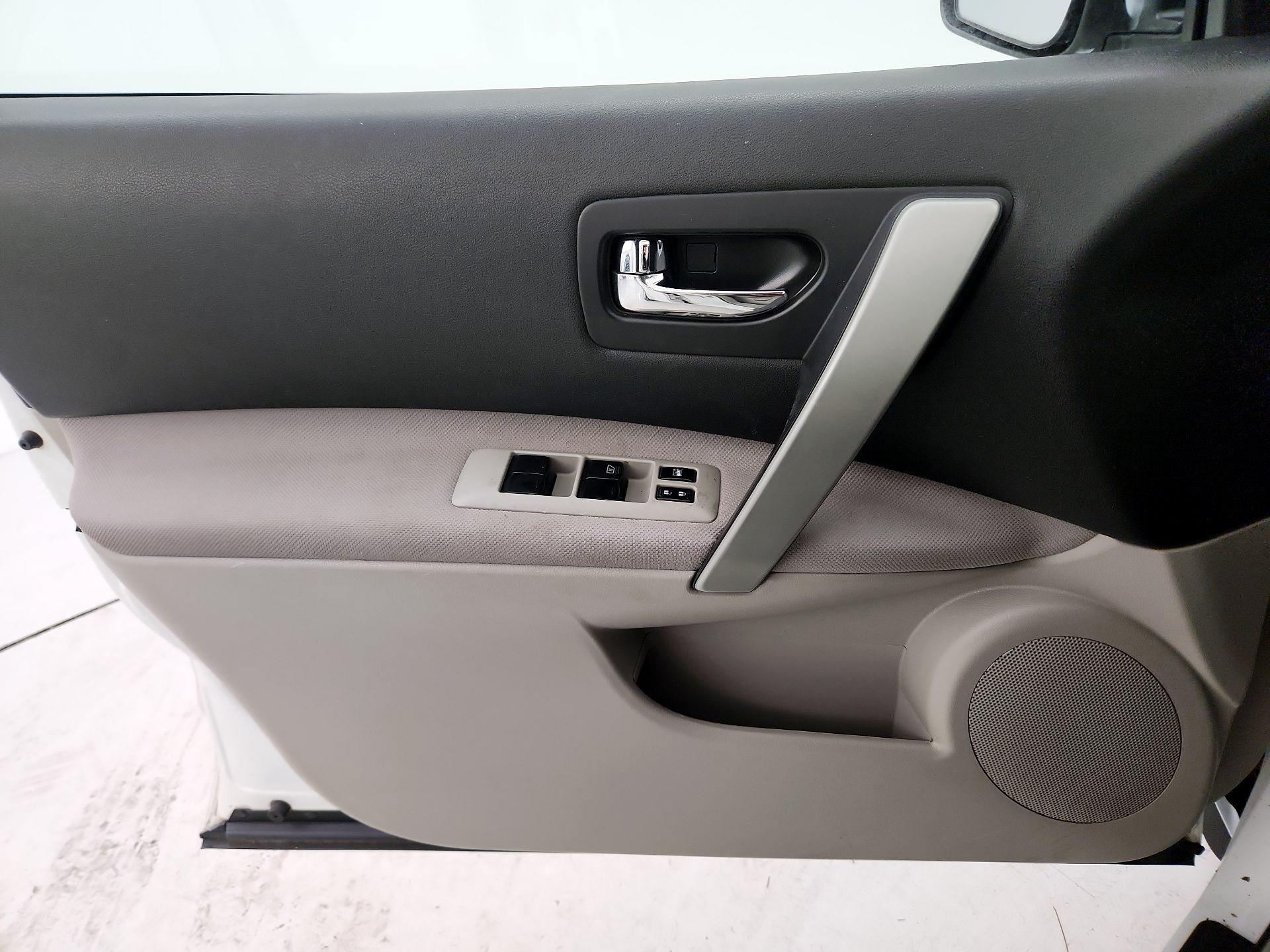 Thumbnail: 2014 Nissan Rogue - 12