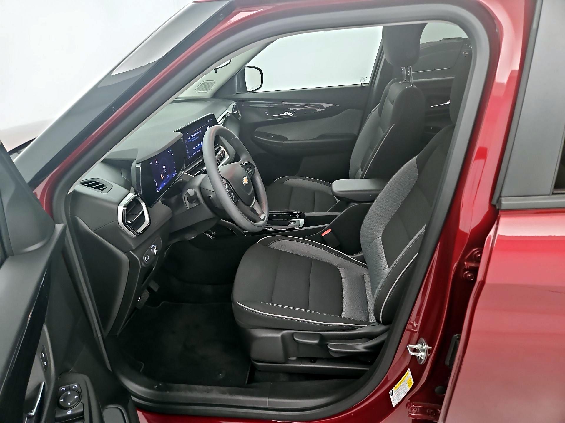 Thumbnail: 2025 Chevrolet TrailBlazer - 11