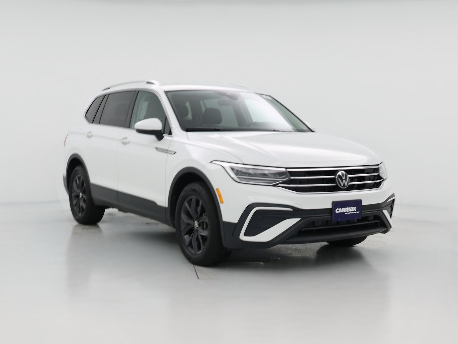 2024 Volkswagen Tiguan SE - Photo 1