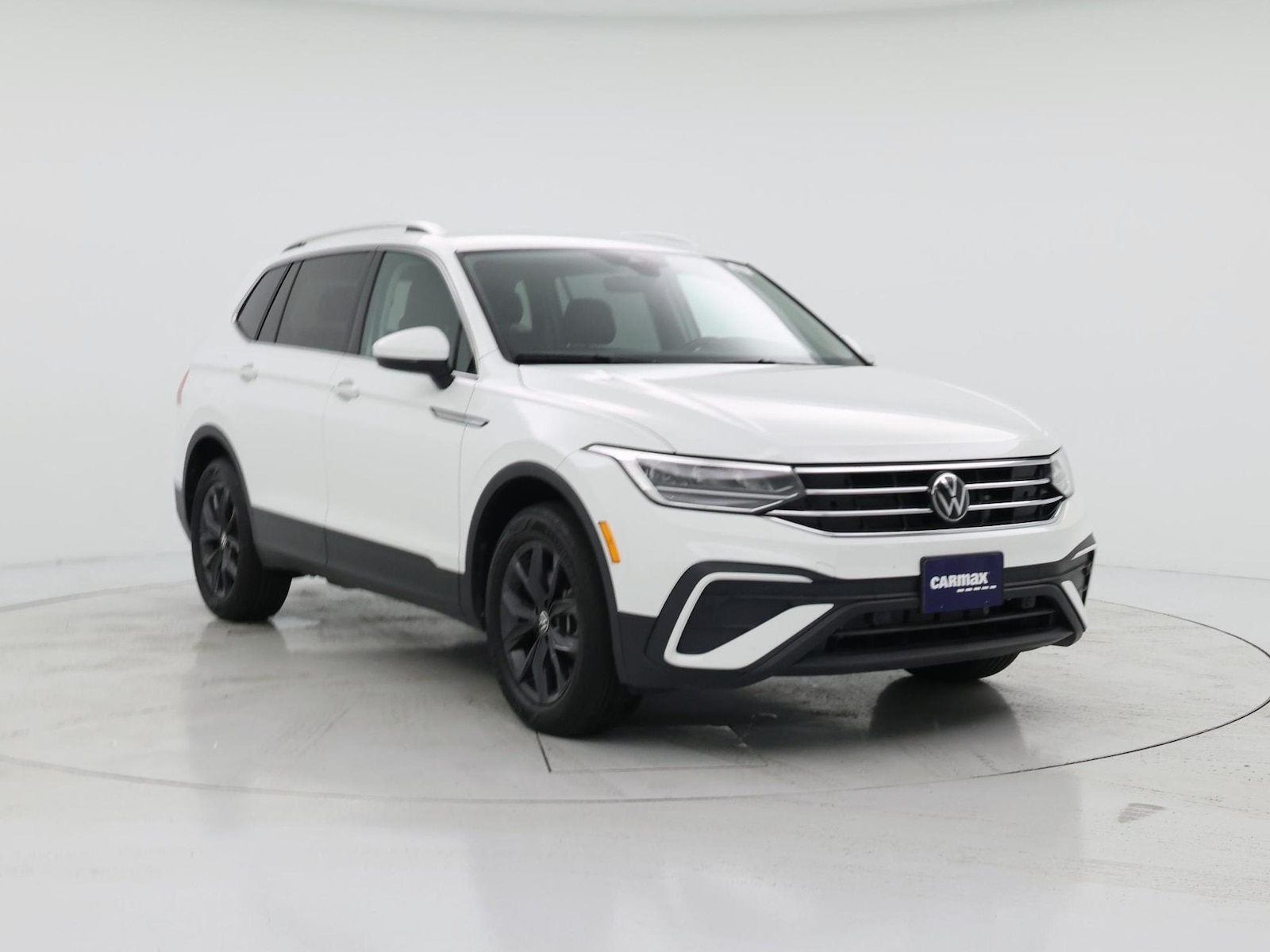 2024 Volkswagen Tiguan SE - Photo 2