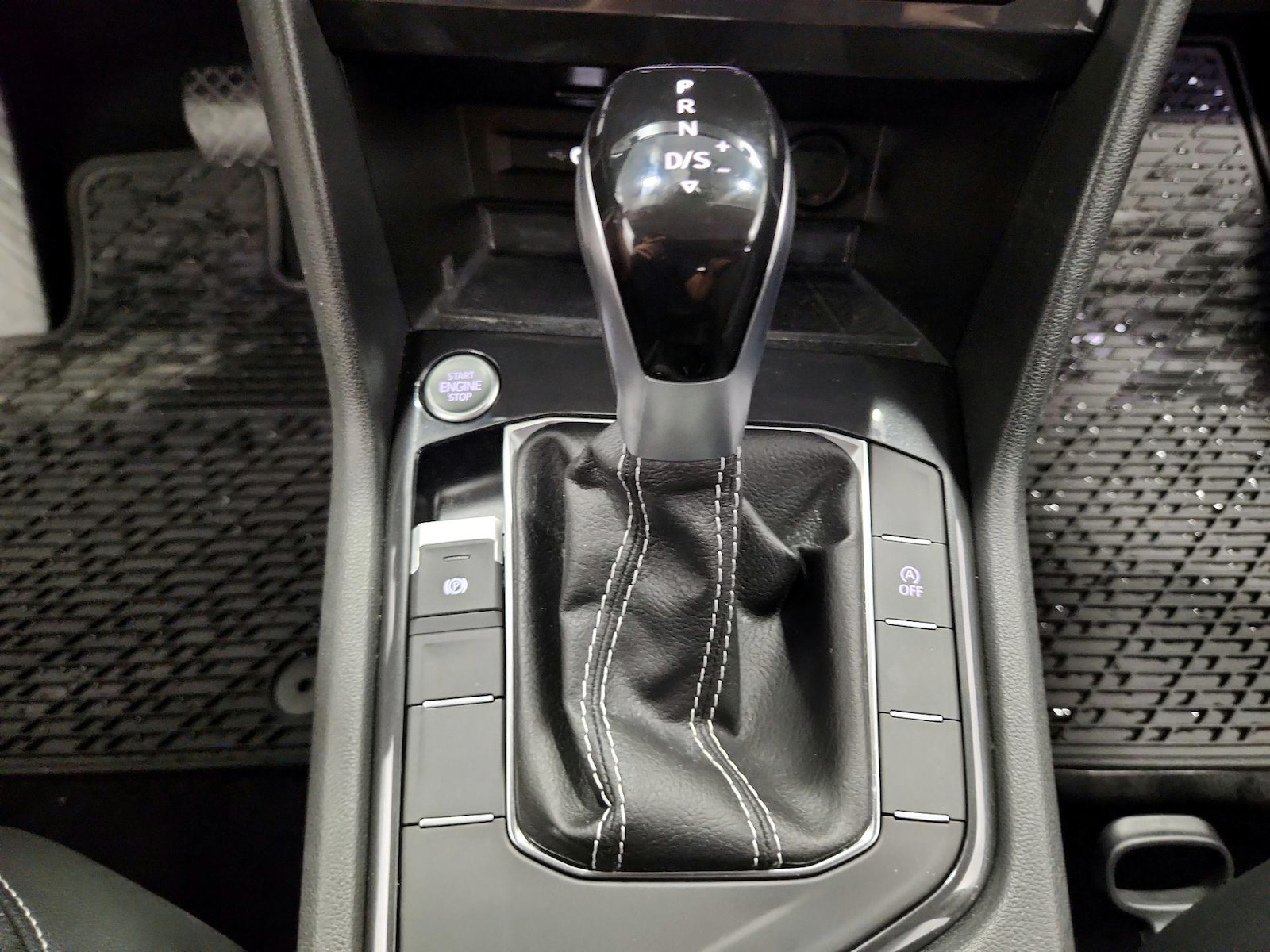 2024 Volkswagen Tiguan SE - Photo 18