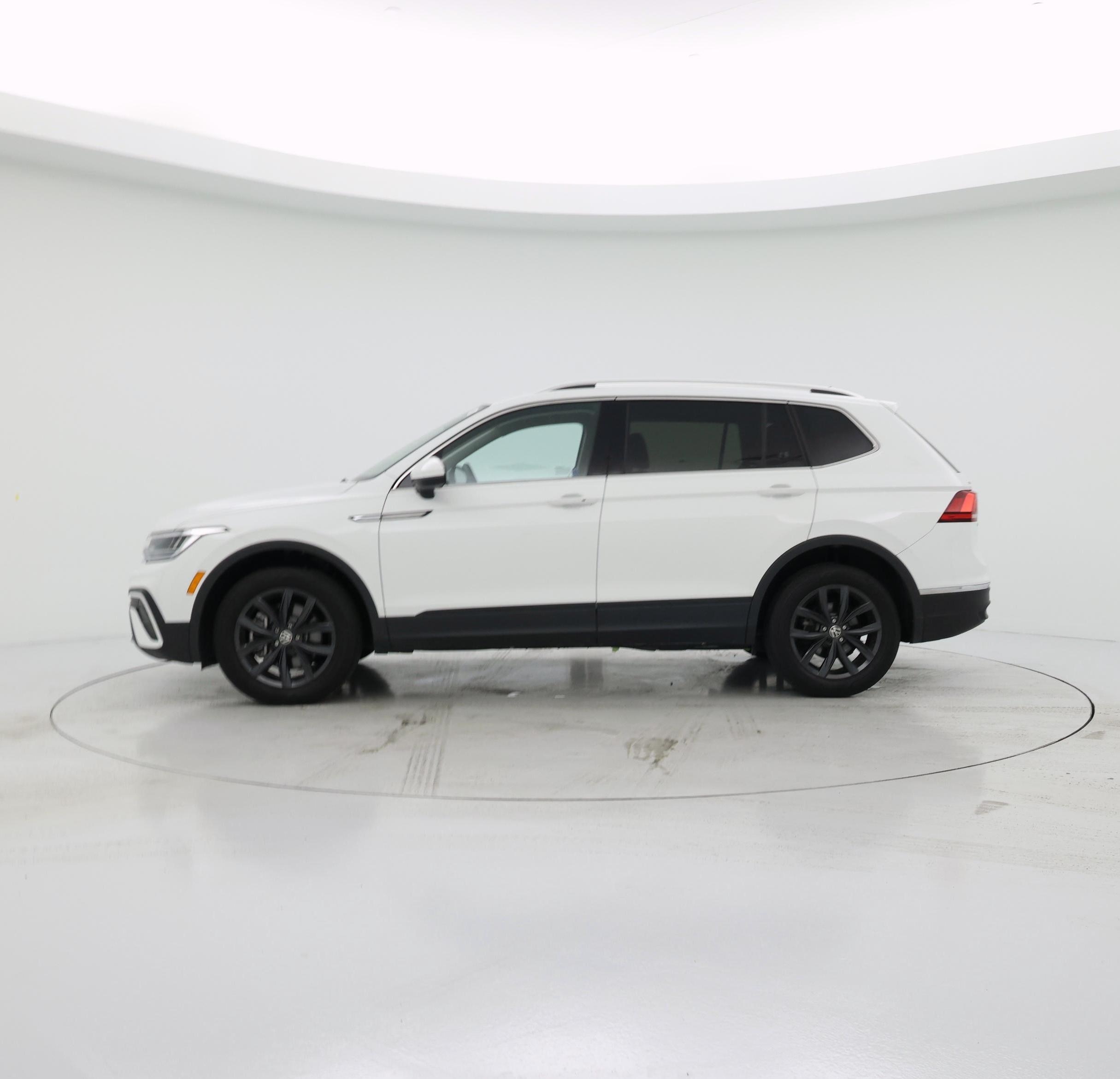 Thumbnail: 2024 Volkswagen Tiguan - 3