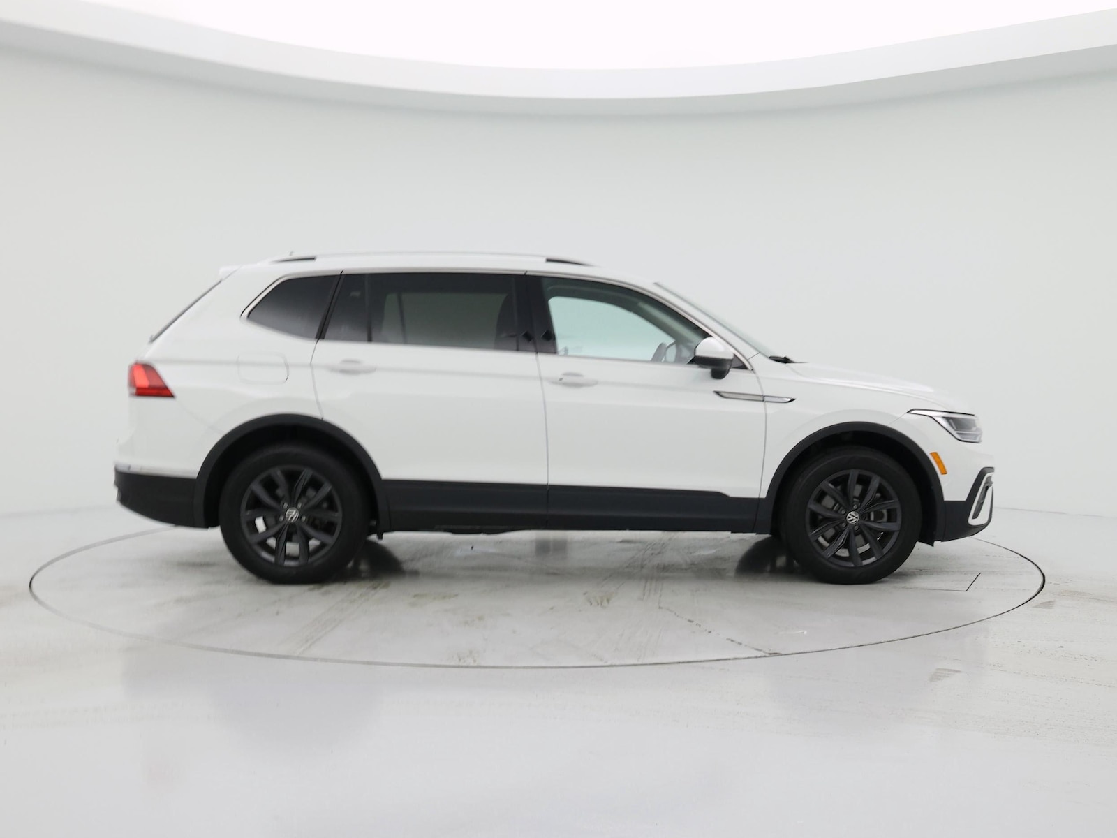2024 Volkswagen Tiguan SE - Photo 8