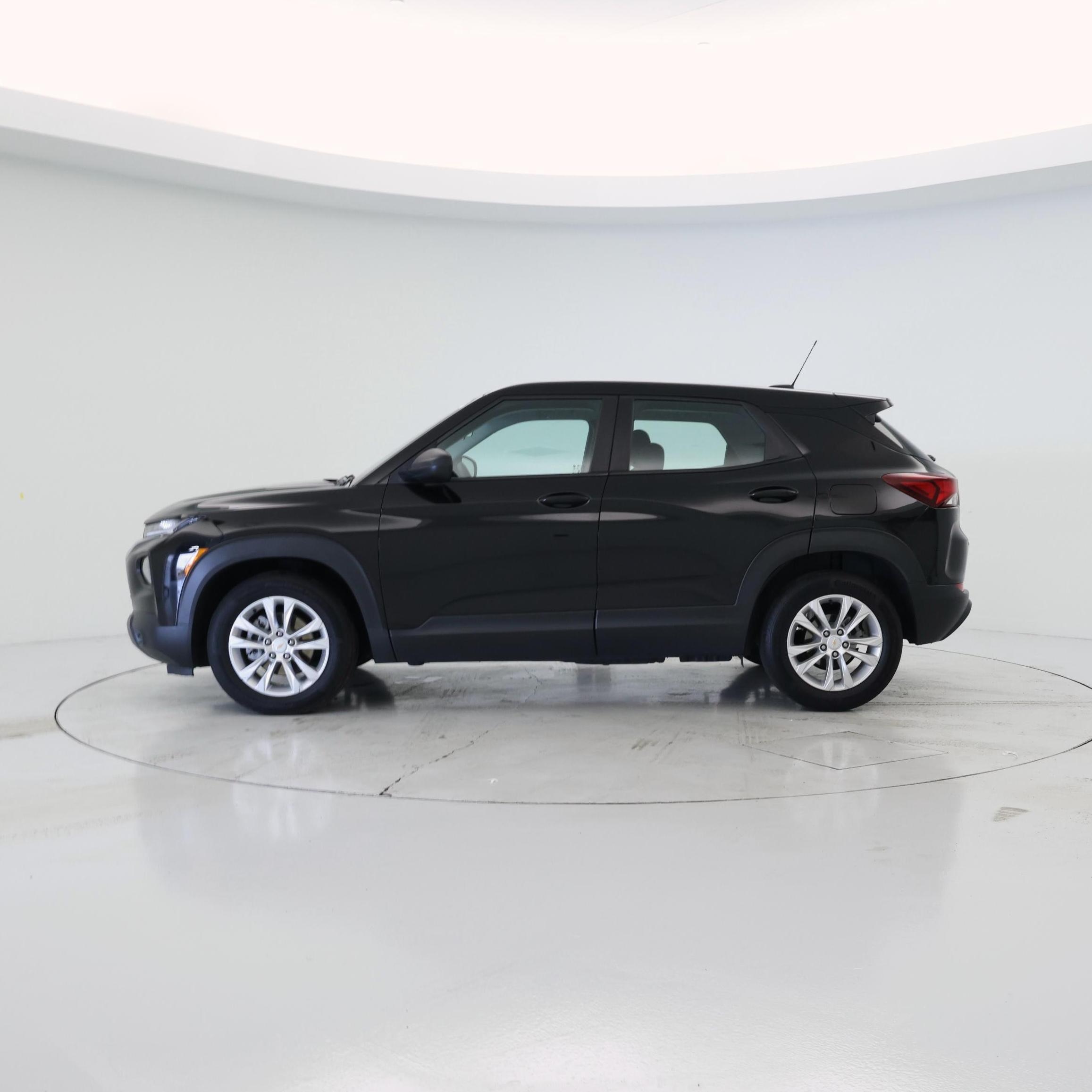 Thumbnail: 2023 Chevrolet TrailBlazer - 3