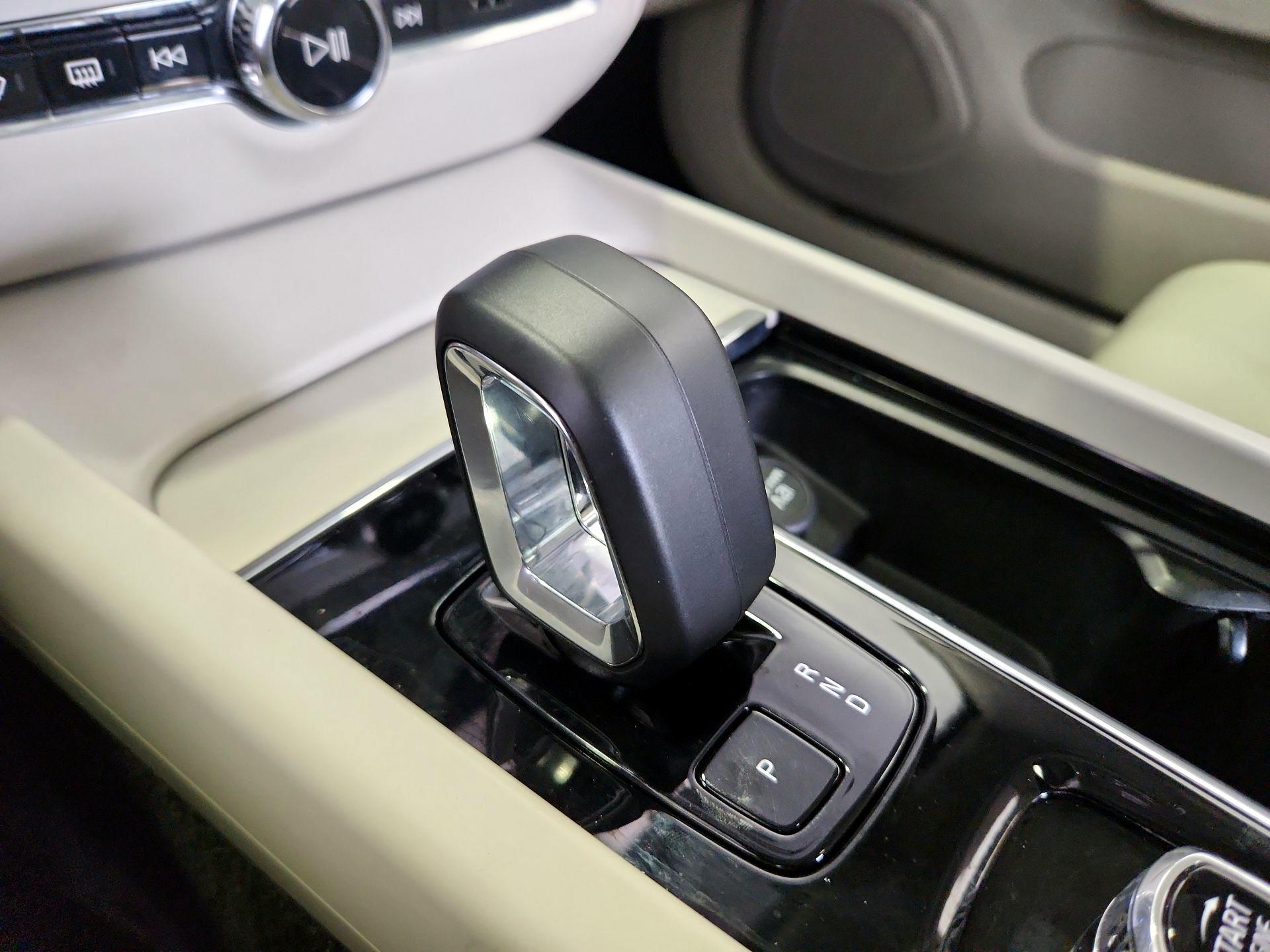 Thumbnail: 2024 Volvo S60 - 17