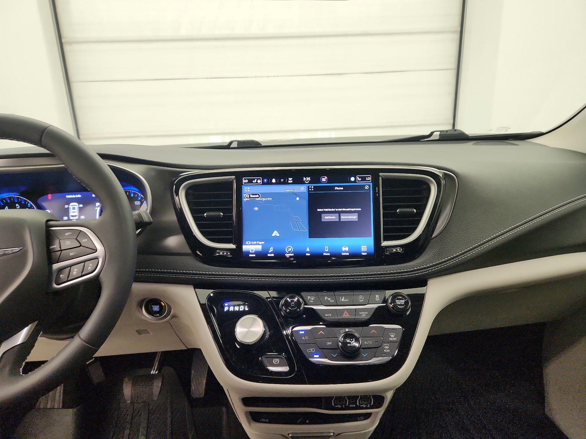 Thumbnail: 2023 Chrysler Pacifica - 9