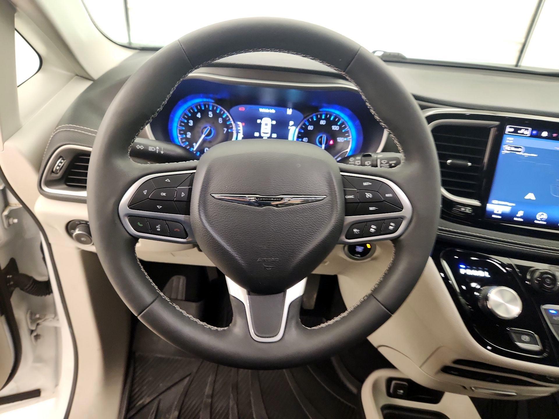 Thumbnail: 2023 Chrysler Pacifica - 10