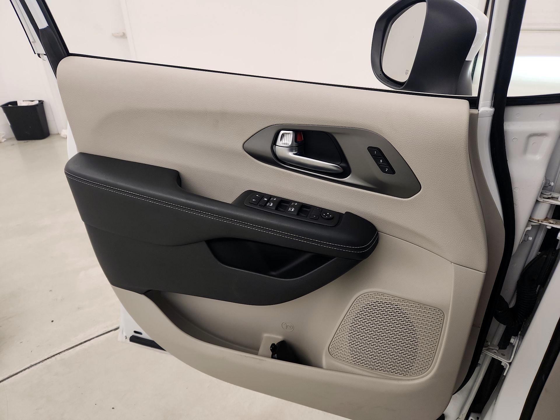 Thumbnail: 2023 Chrysler Pacifica - 12