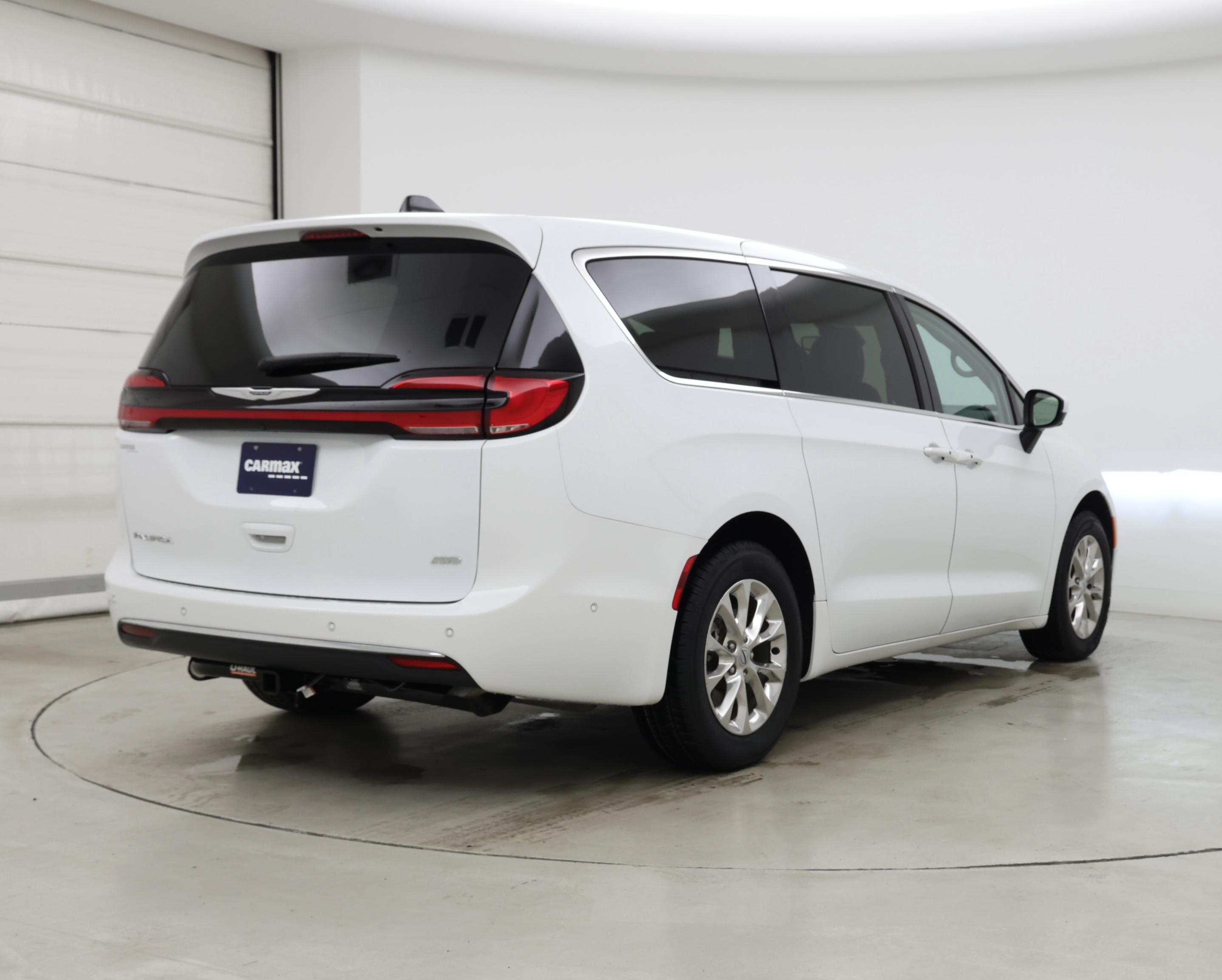 Thumbnail: 2023 Chrysler Pacifica - 8