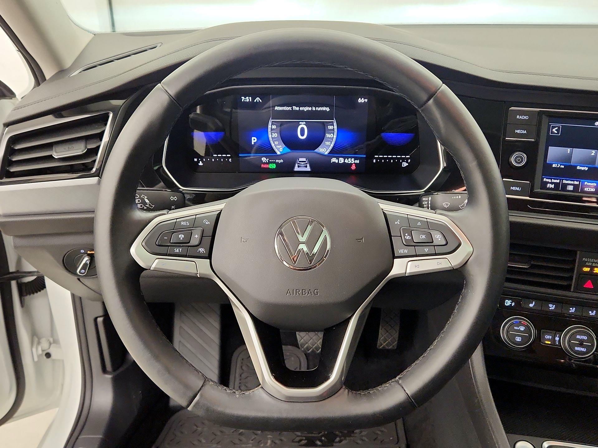 Thumbnail: 2023 Volkswagen Jetta - 10