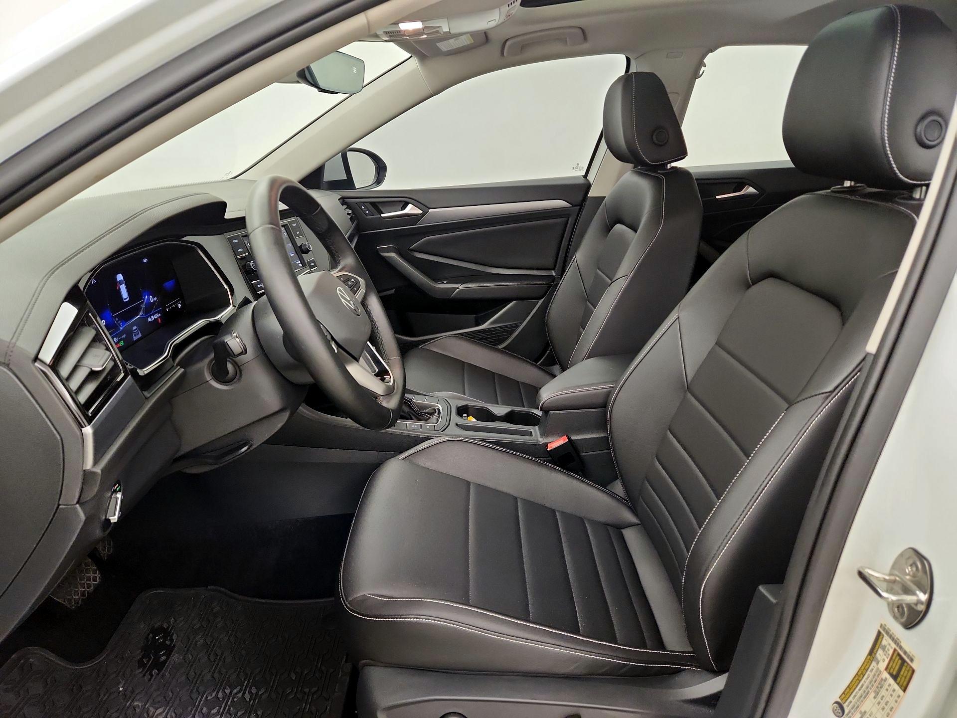 Thumbnail: 2023 Volkswagen Jetta - 11