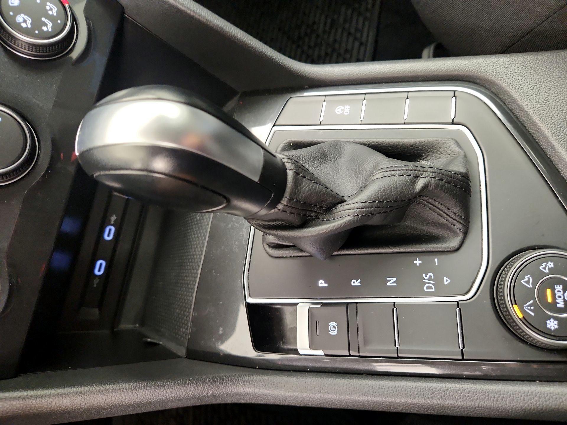 Thumbnail: 2021 Volkswagen Tiguan - 17