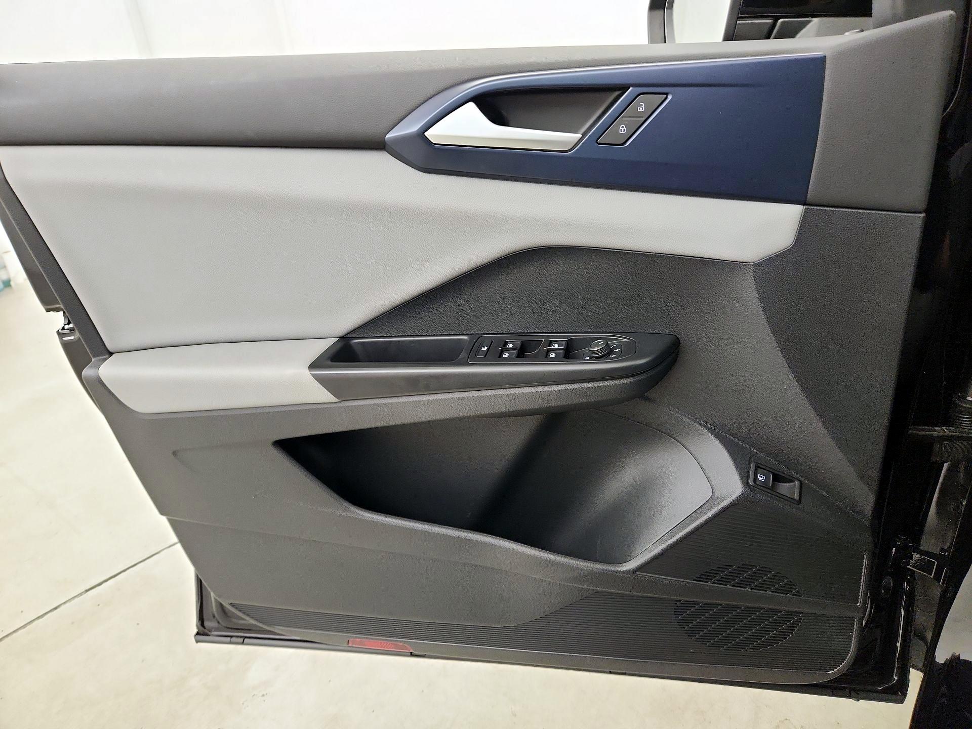 Thumbnail: 2022 Volkswagen Taos - 12