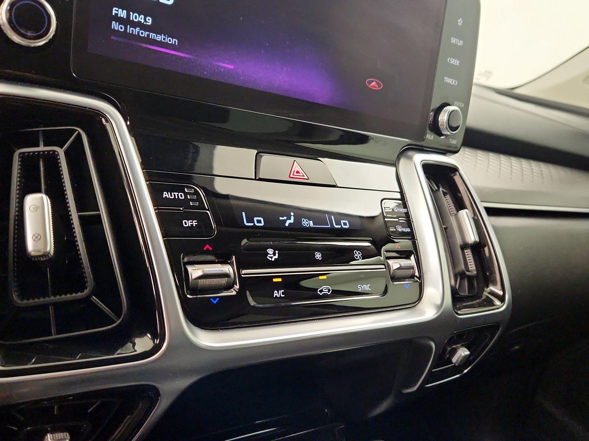 Thumbnail: 2022 Kia Sorento - 17