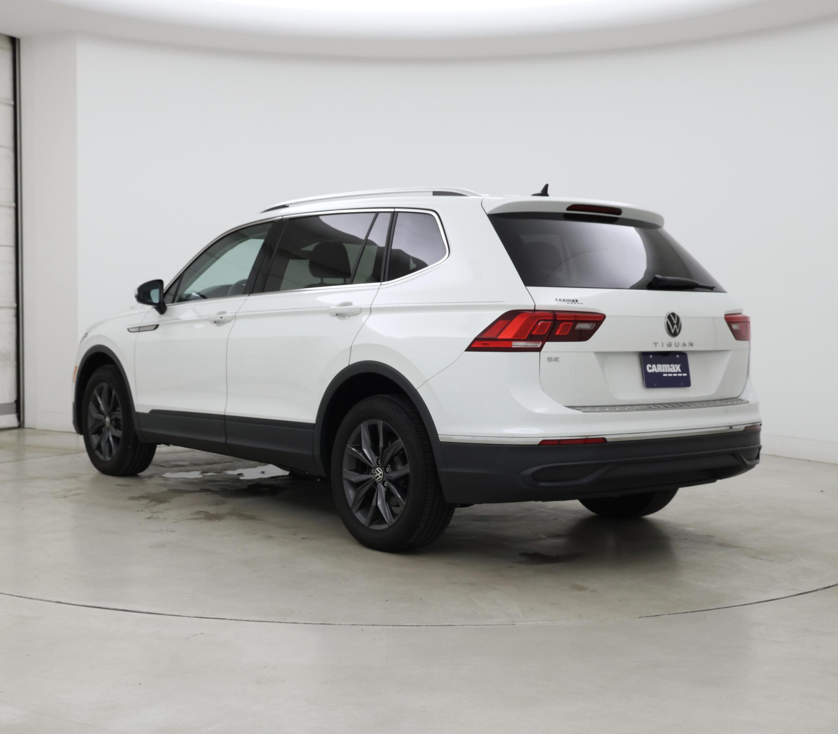 Thumbnail: 2023 Volkswagen Tiguan - 2