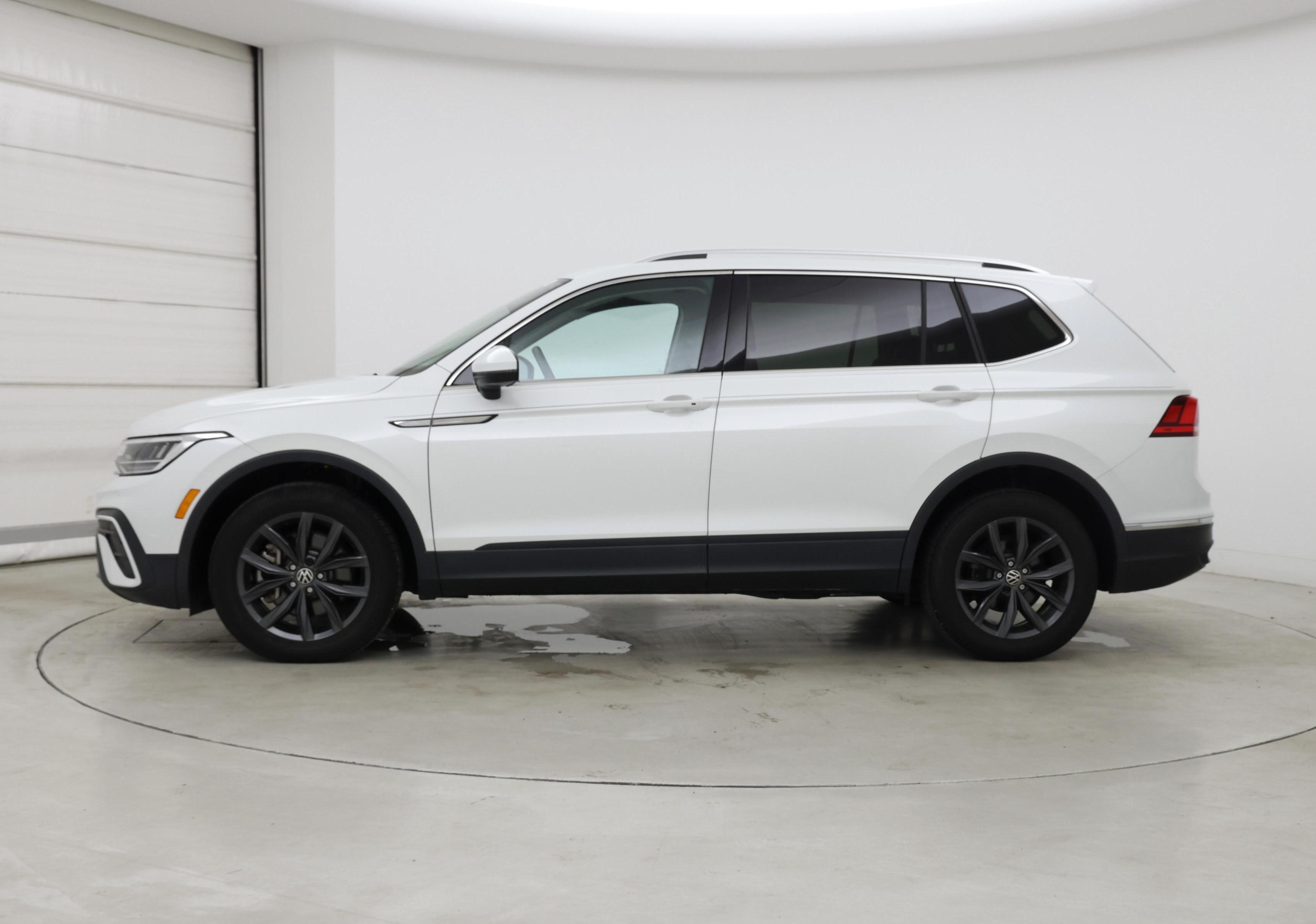 Thumbnail: 2023 Volkswagen Tiguan - 3