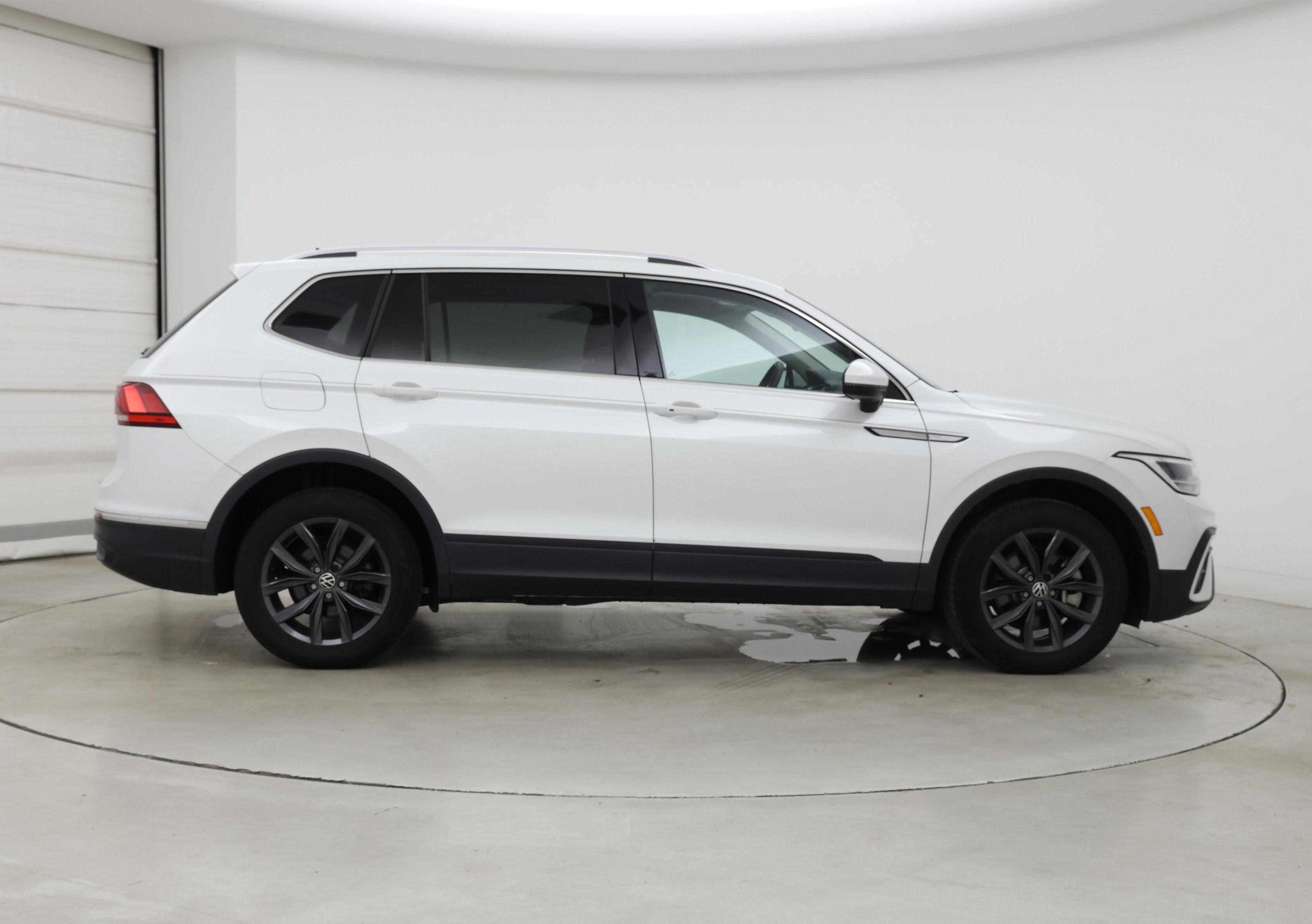 Thumbnail: 2023 Volkswagen Tiguan - 7