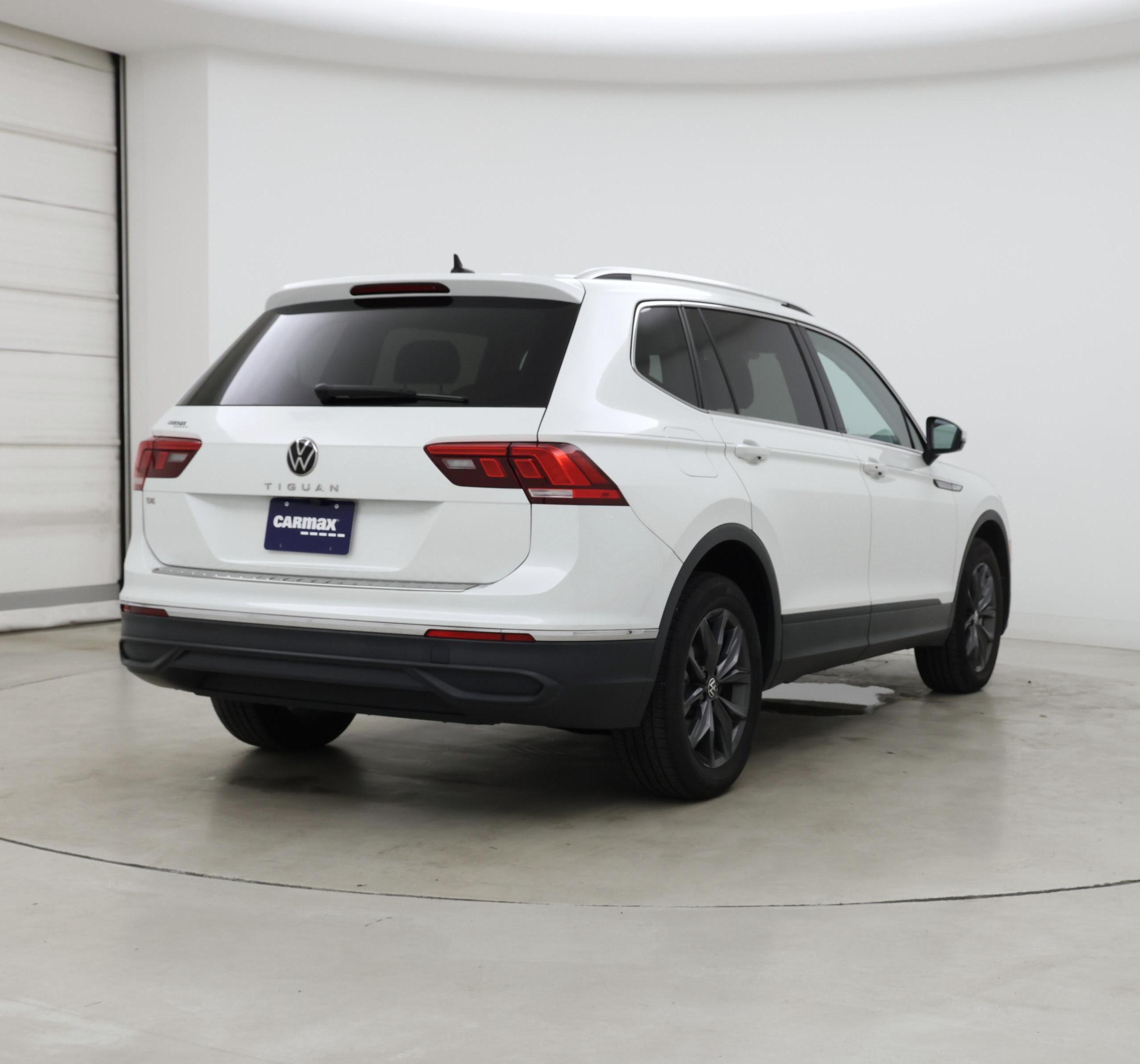 Thumbnail: 2023 Volkswagen Tiguan - 8