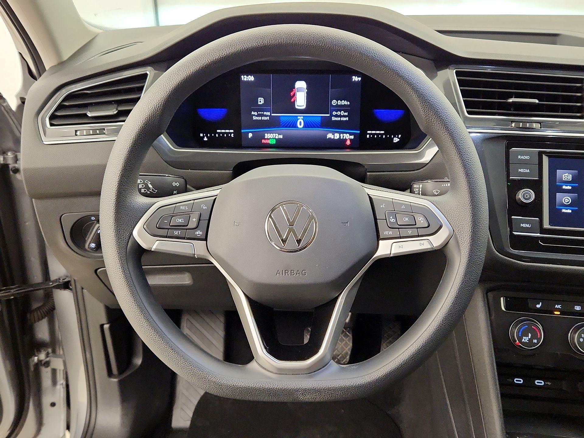 Thumbnail: 2023 Volkswagen Tiguan - 10