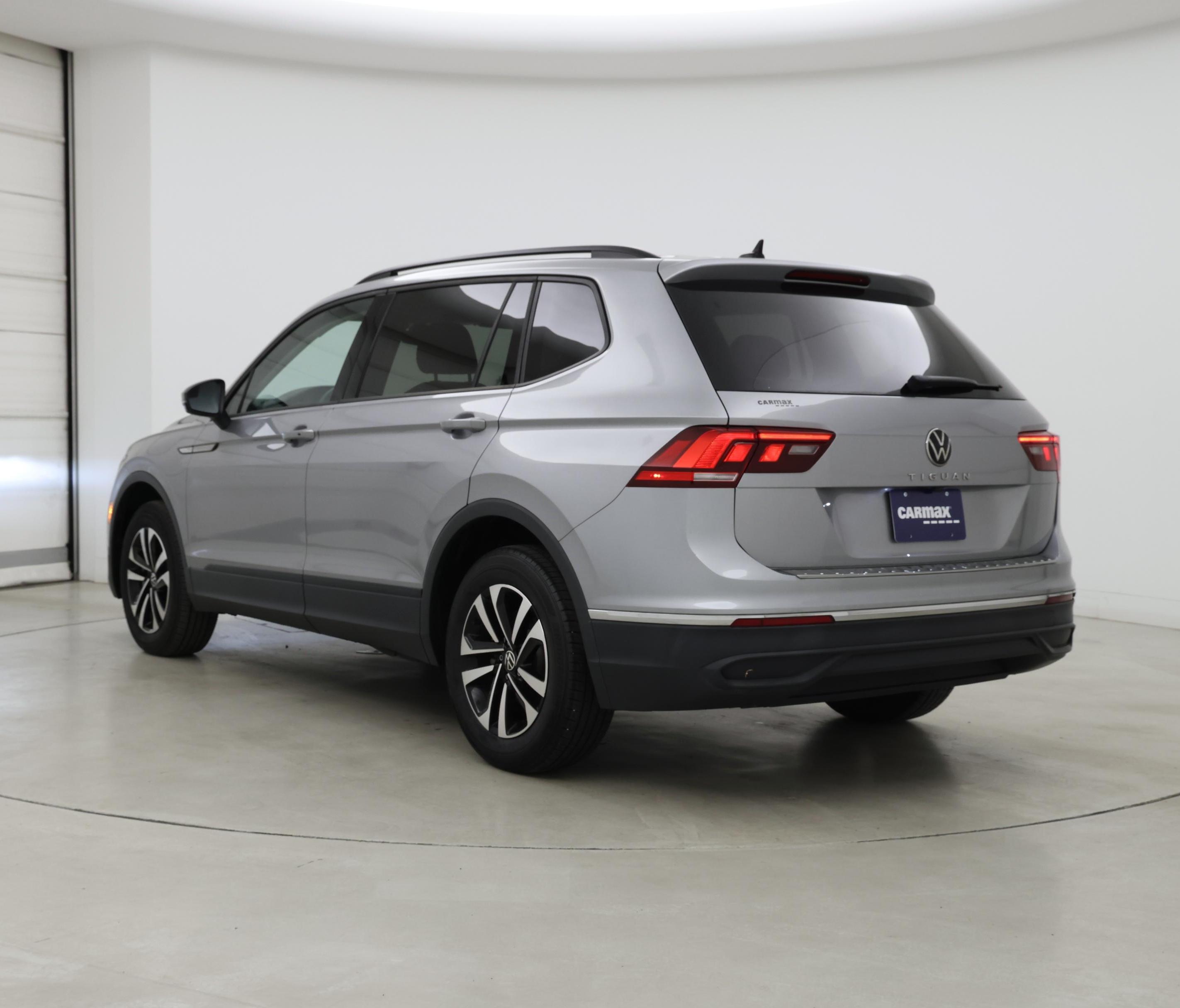 Thumbnail: 2023 Volkswagen Tiguan - 2