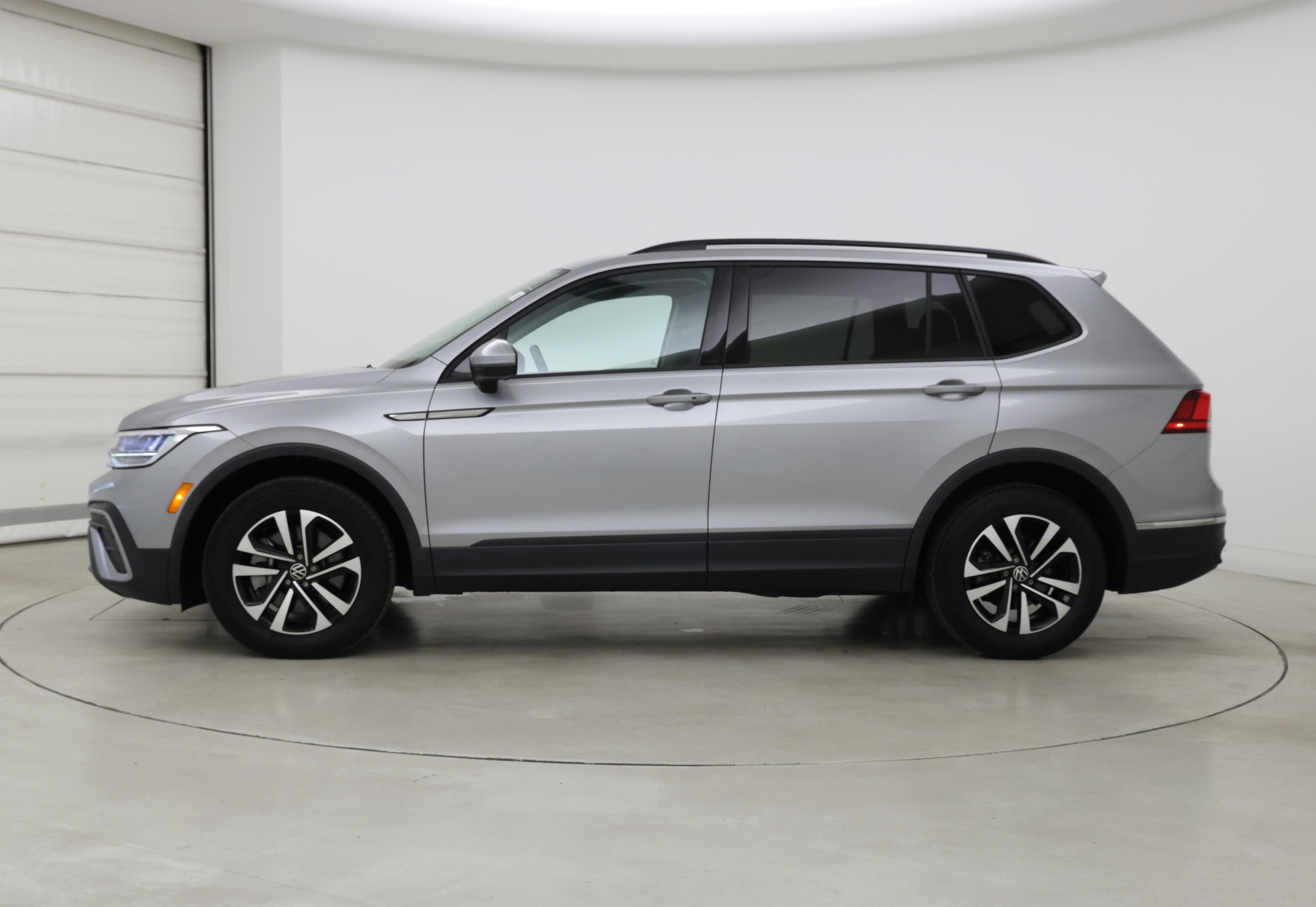 Thumbnail: 2023 Volkswagen Tiguan - 3