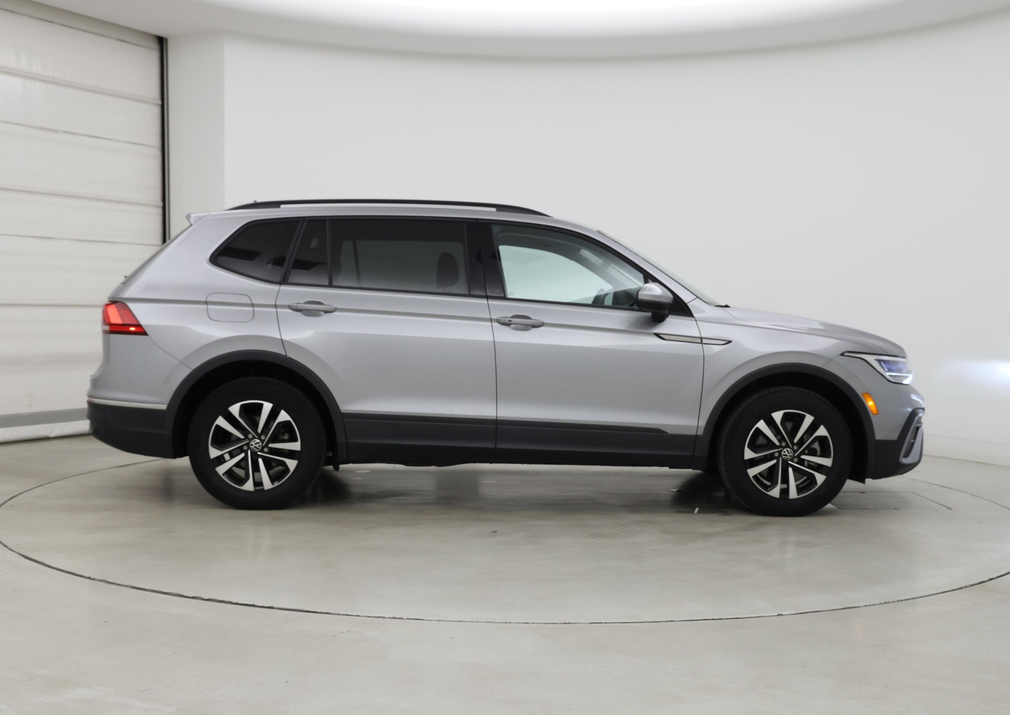 Thumbnail: 2023 Volkswagen Tiguan - 7