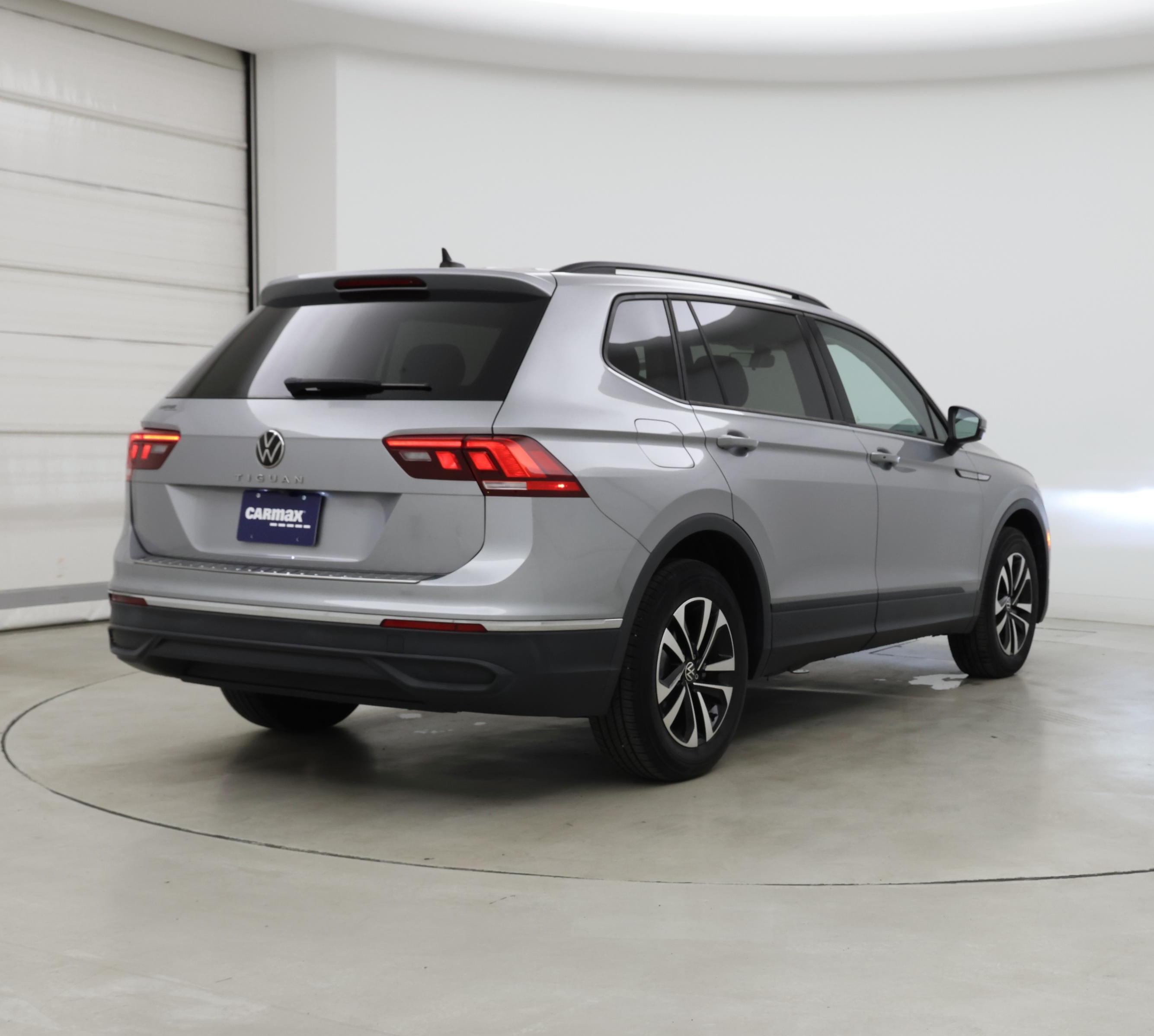 Thumbnail: 2023 Volkswagen Tiguan - 8