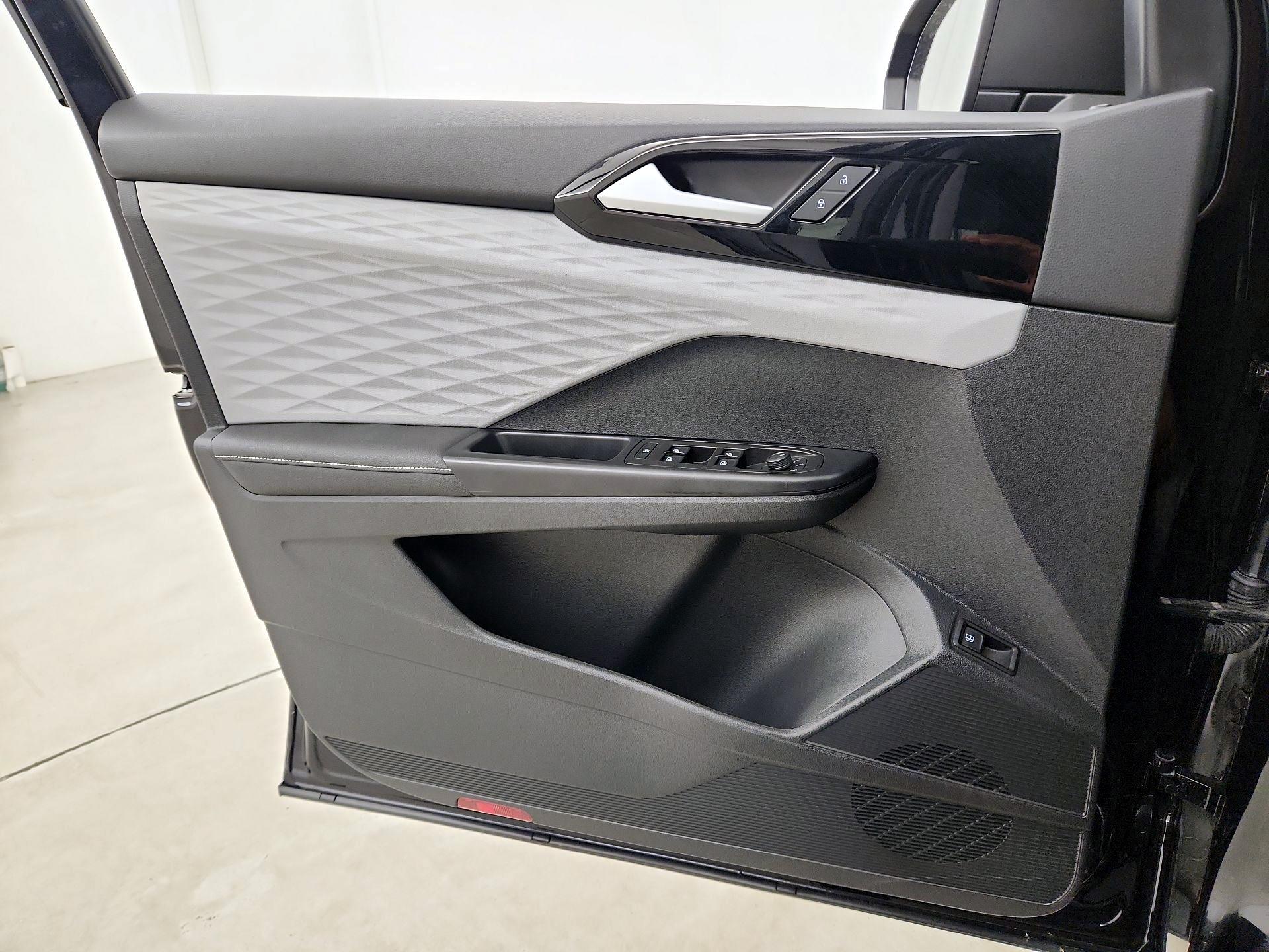 Thumbnail: 2024 Volkswagen Taos - 12