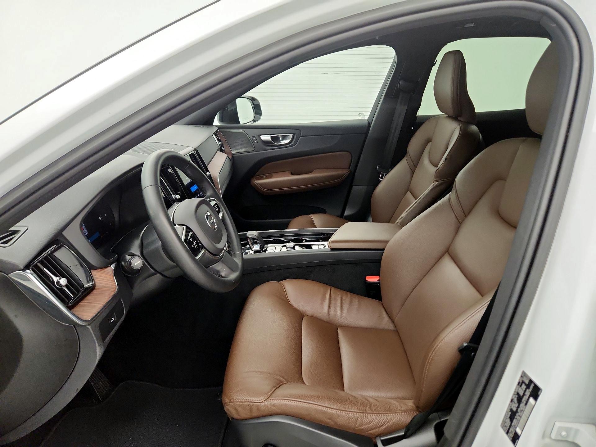 Thumbnail: 2023 Volvo XC60 - 11