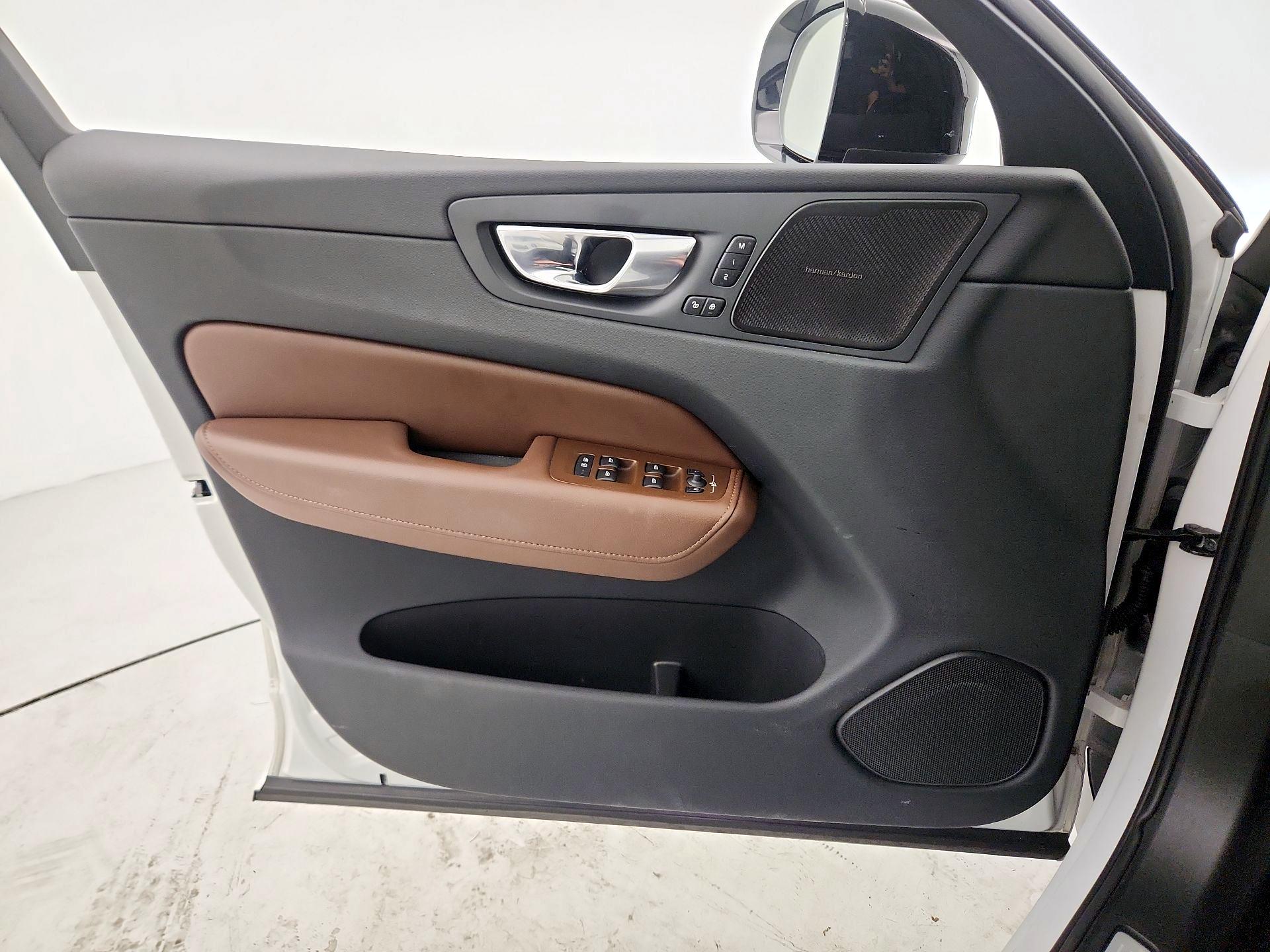 Thumbnail: 2023 Volvo XC60 - 12