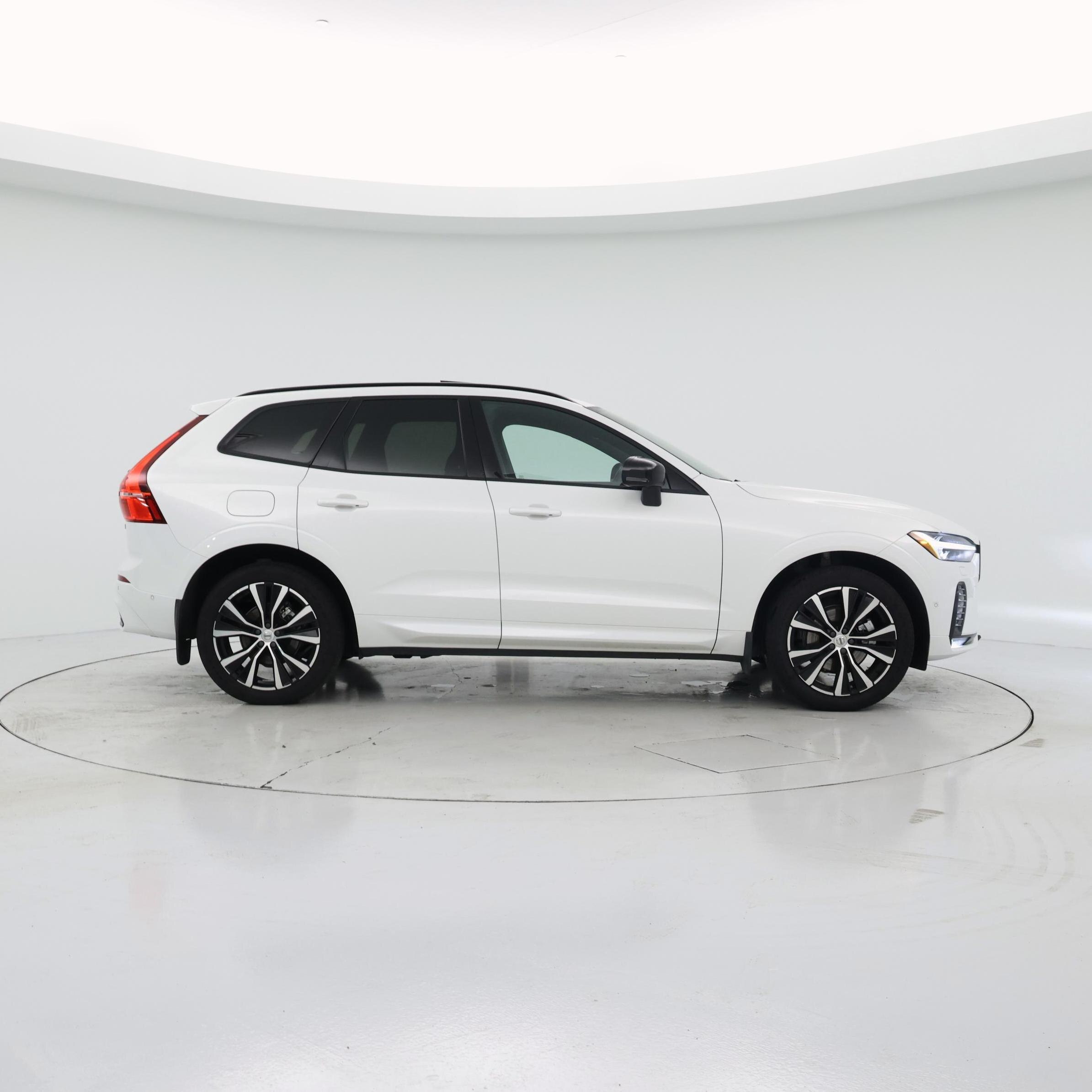 Thumbnail: 2023 Volvo XC60 - 7