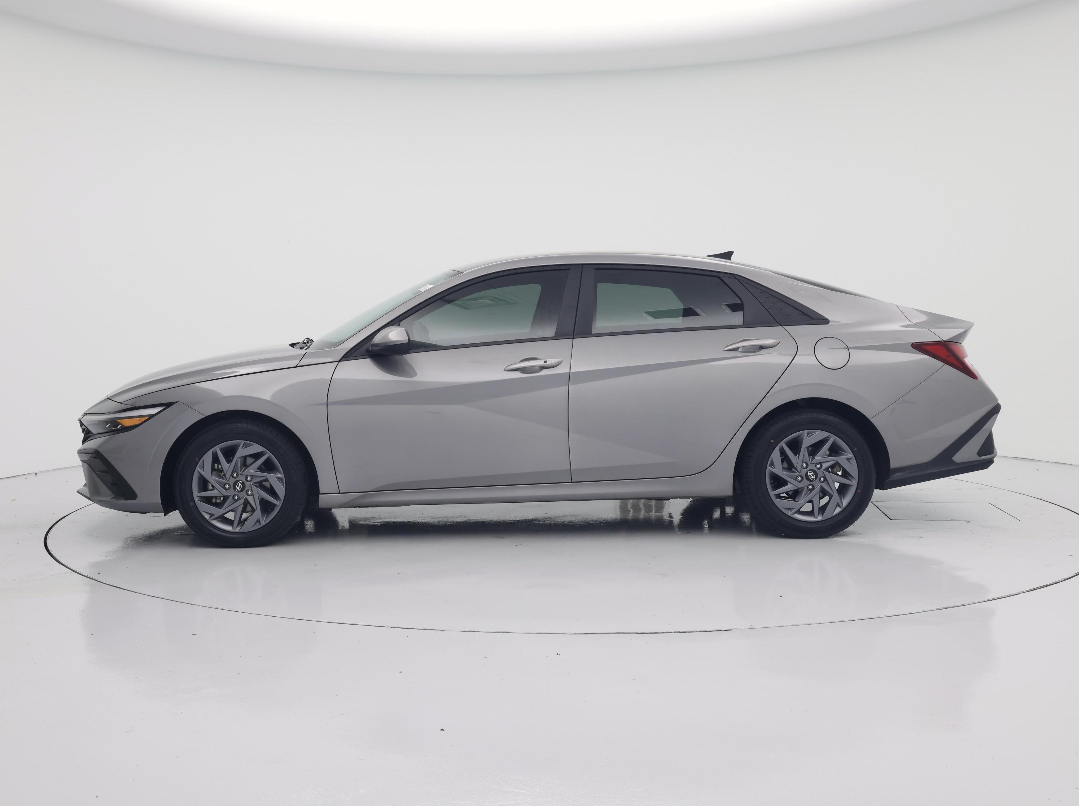 Thumbnail: 2024 Hyundai Elantra - 3