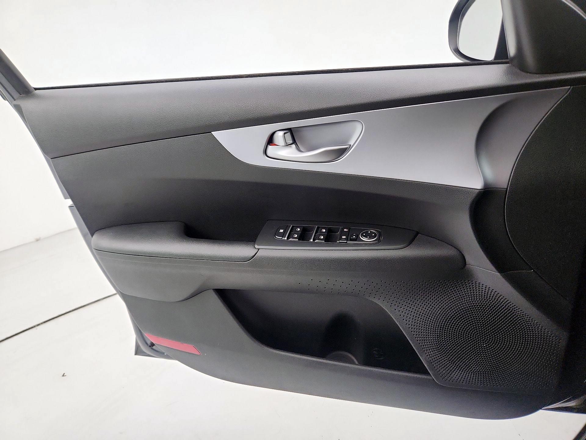 Thumbnail: 2023 Kia Forte - 12