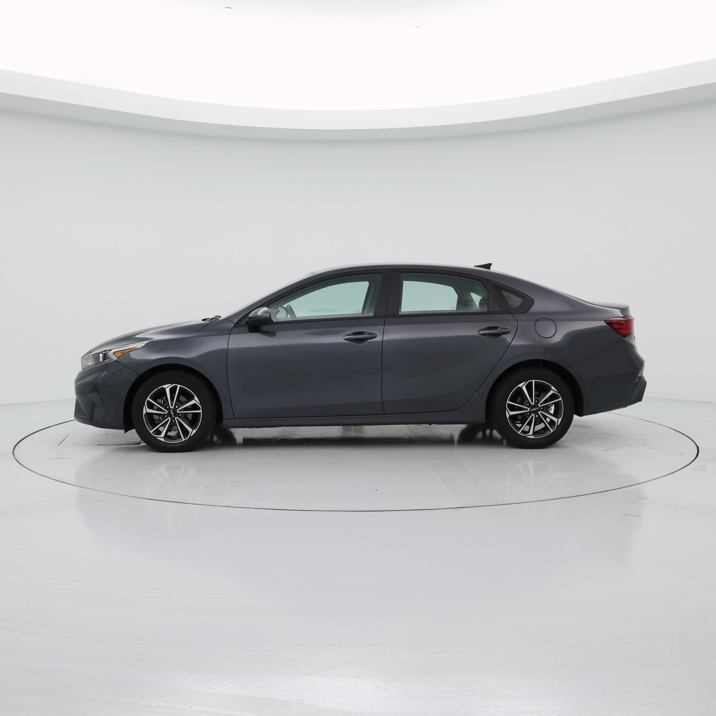 Thumbnail: 2023 Kia Forte - 3