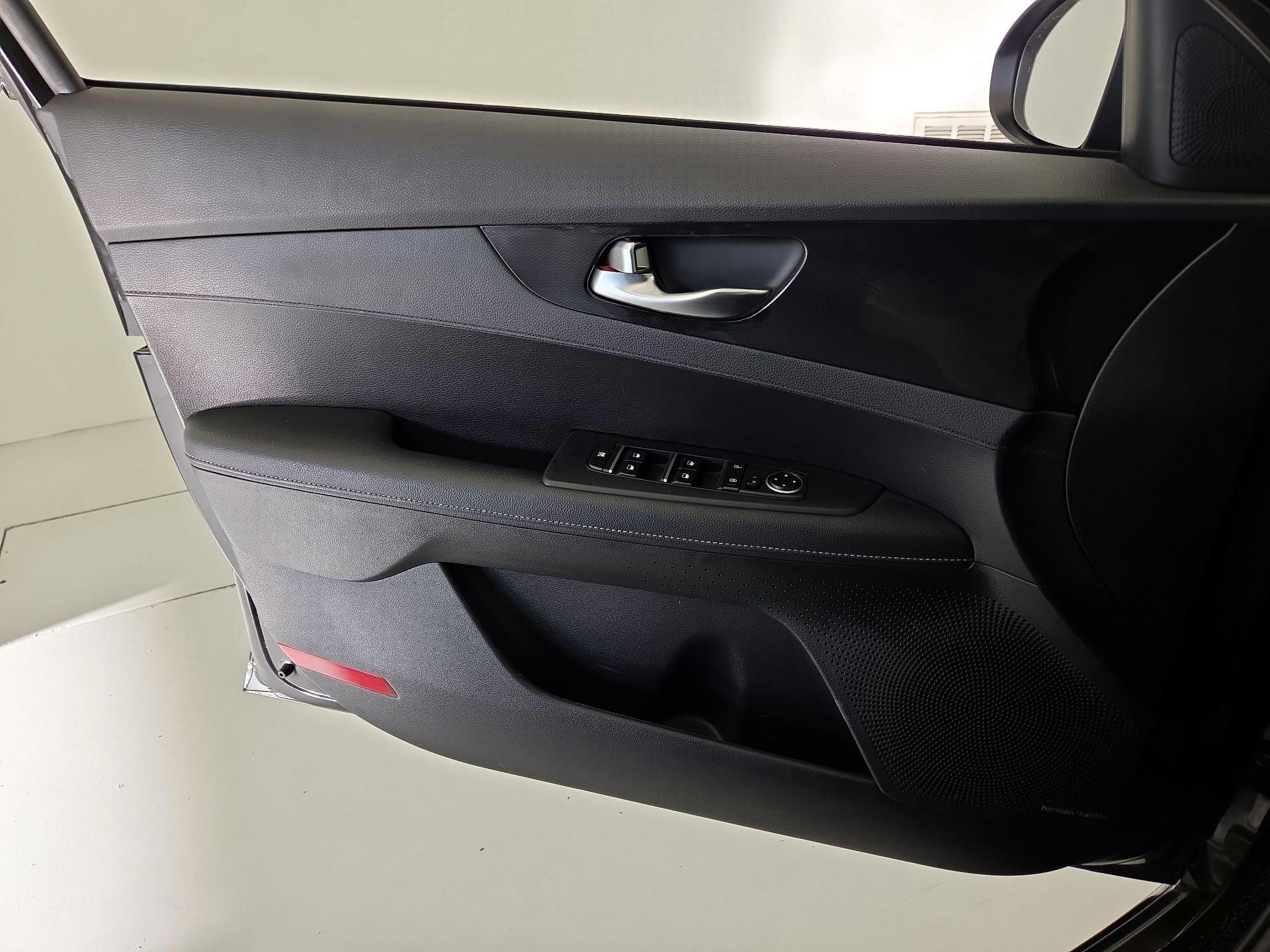 Thumbnail: 2022 Kia Forte - 12