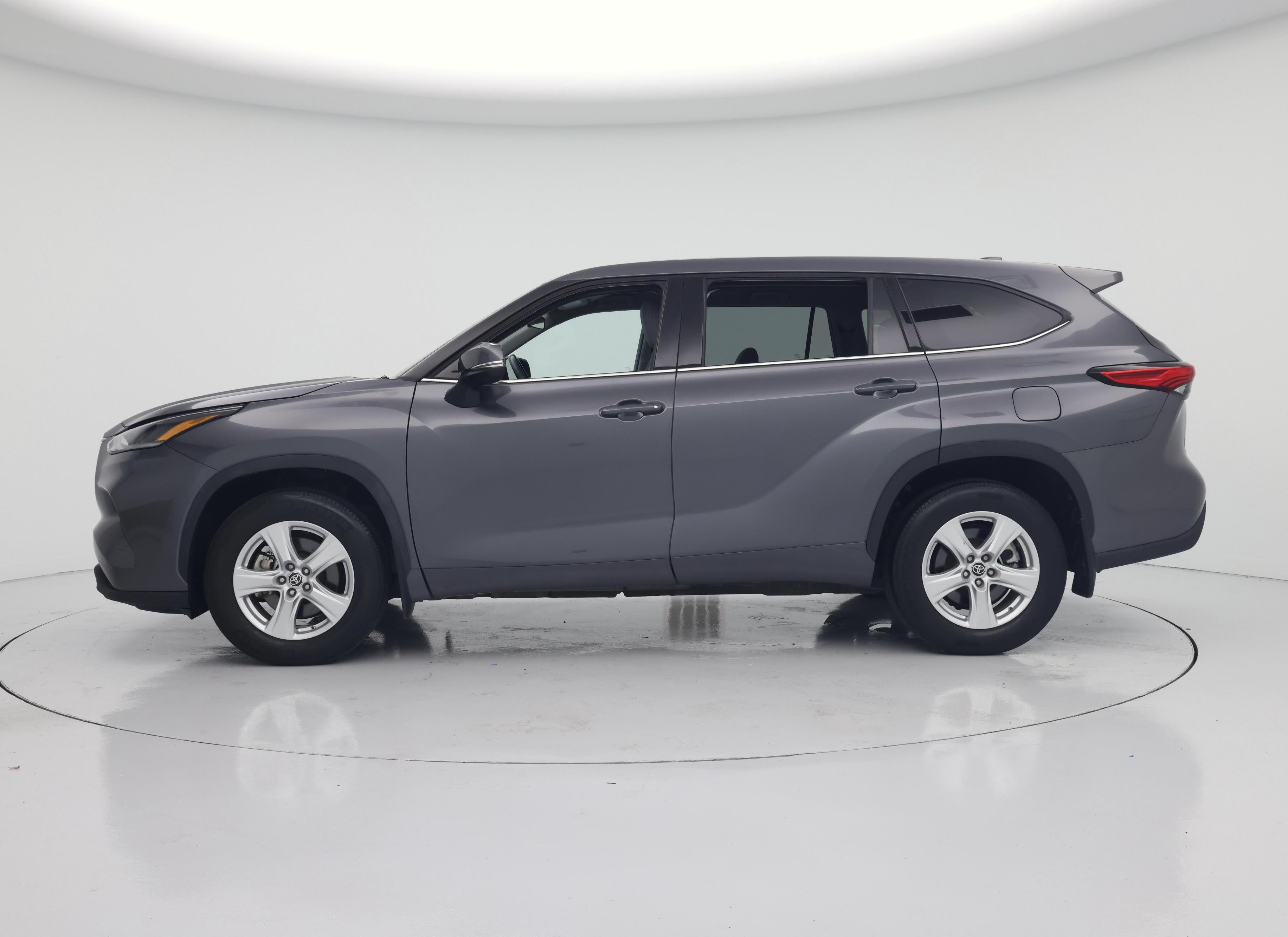 Thumbnail: 2021 Toyota Highlander - 3