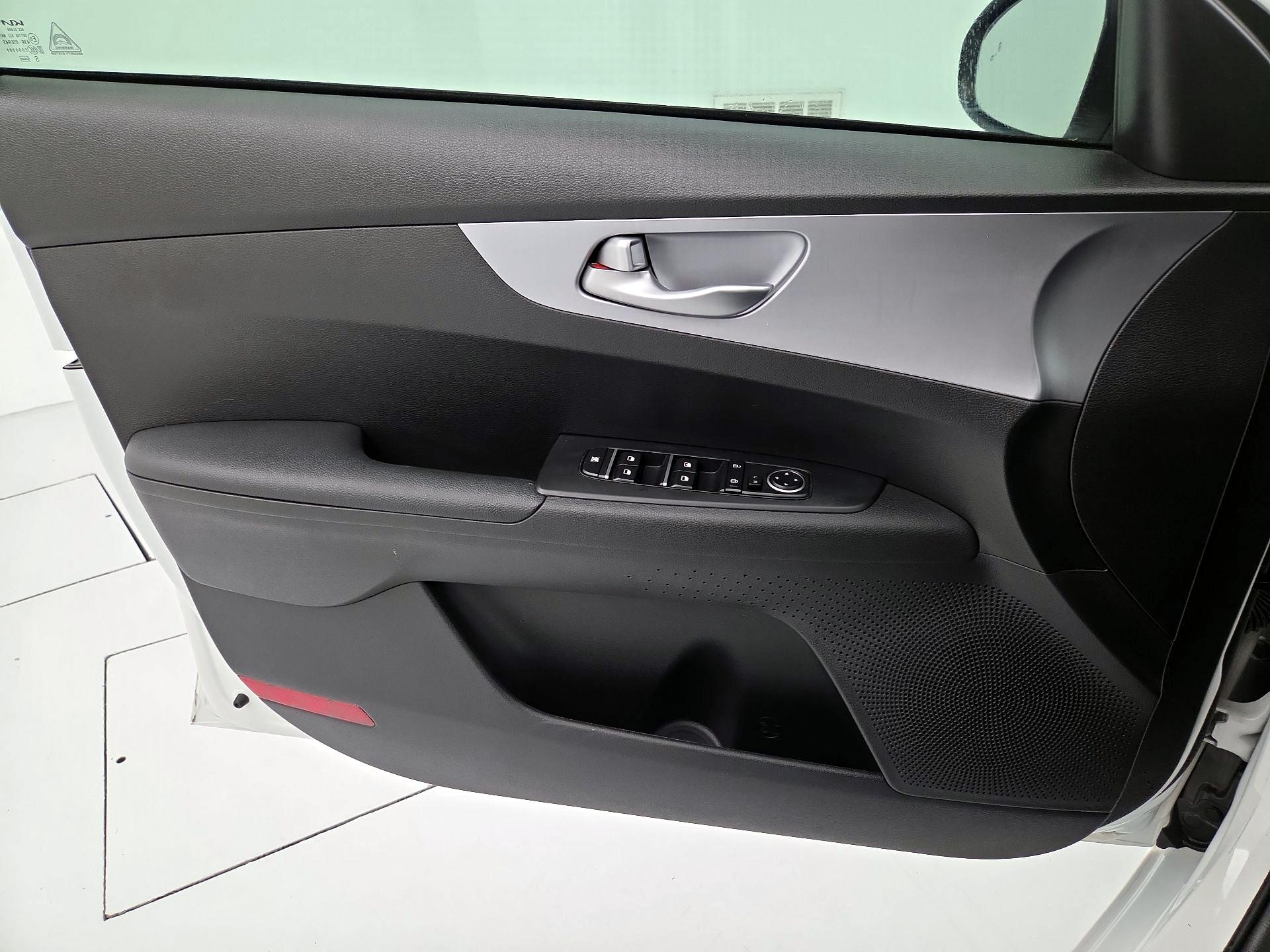 Thumbnail: 2023 Kia Forte - 12