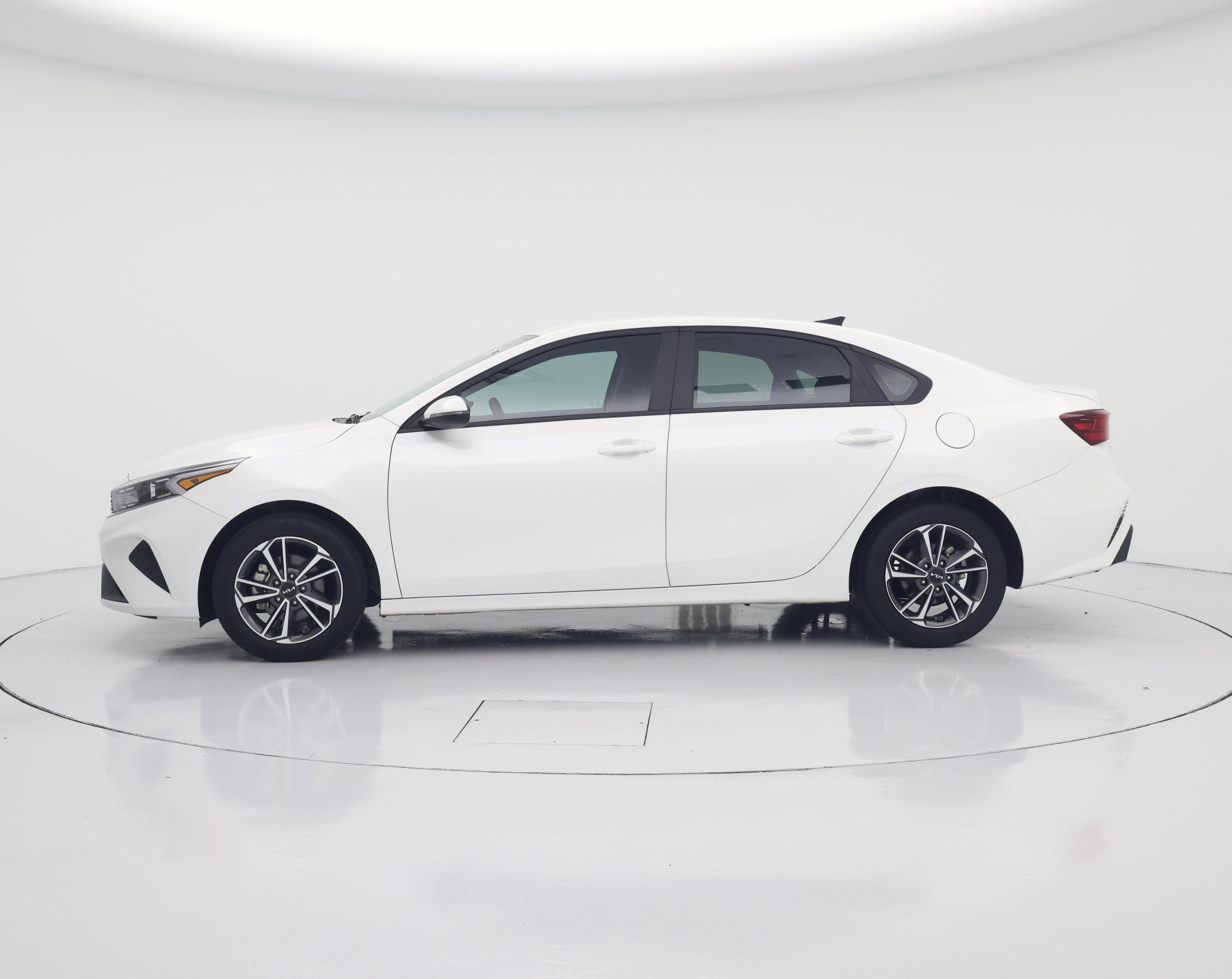Thumbnail: 2023 Kia Forte - 3