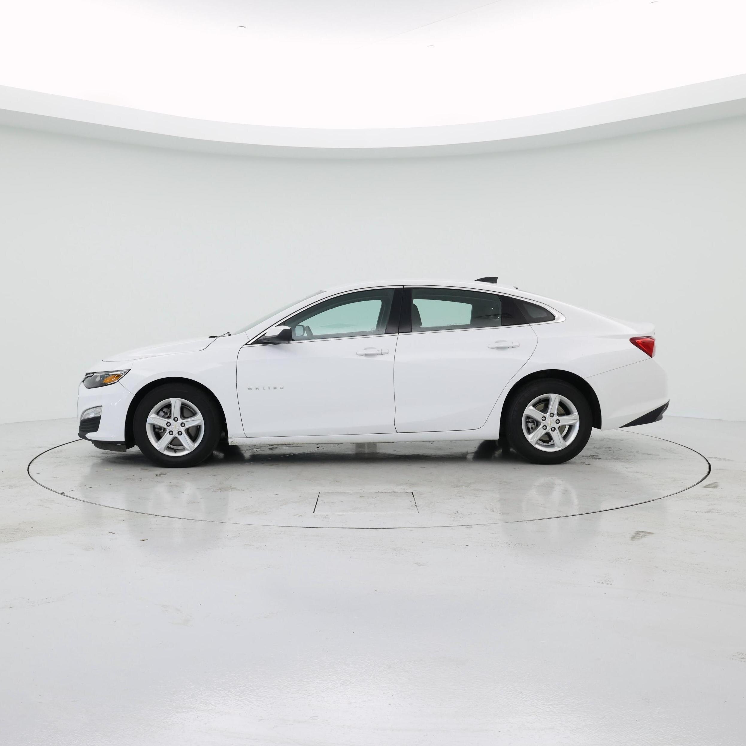 Thumbnail: 2024 Chevrolet Malibu - 3